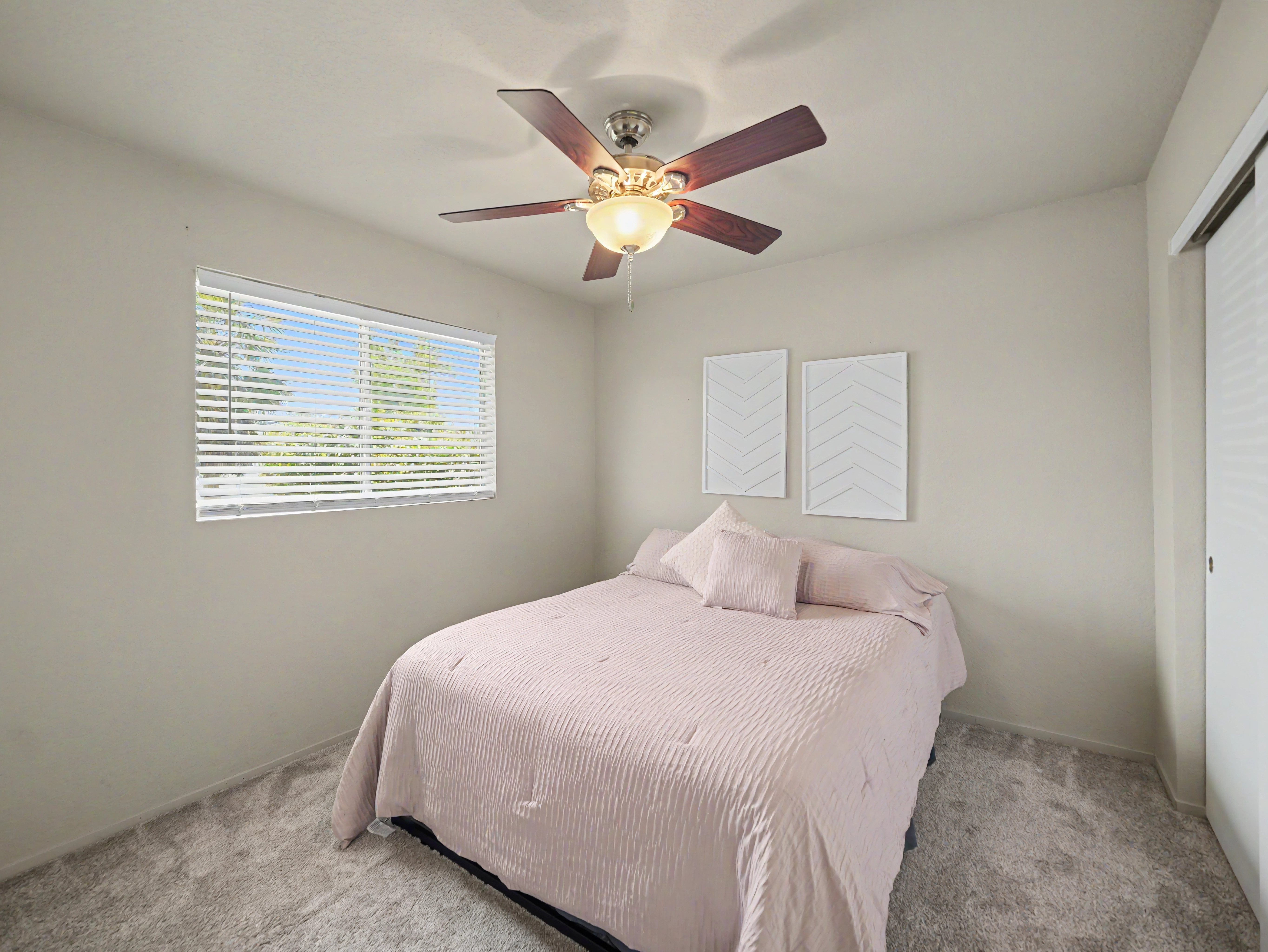 861_redwood_blvd_redding_ca_bedroom_1
