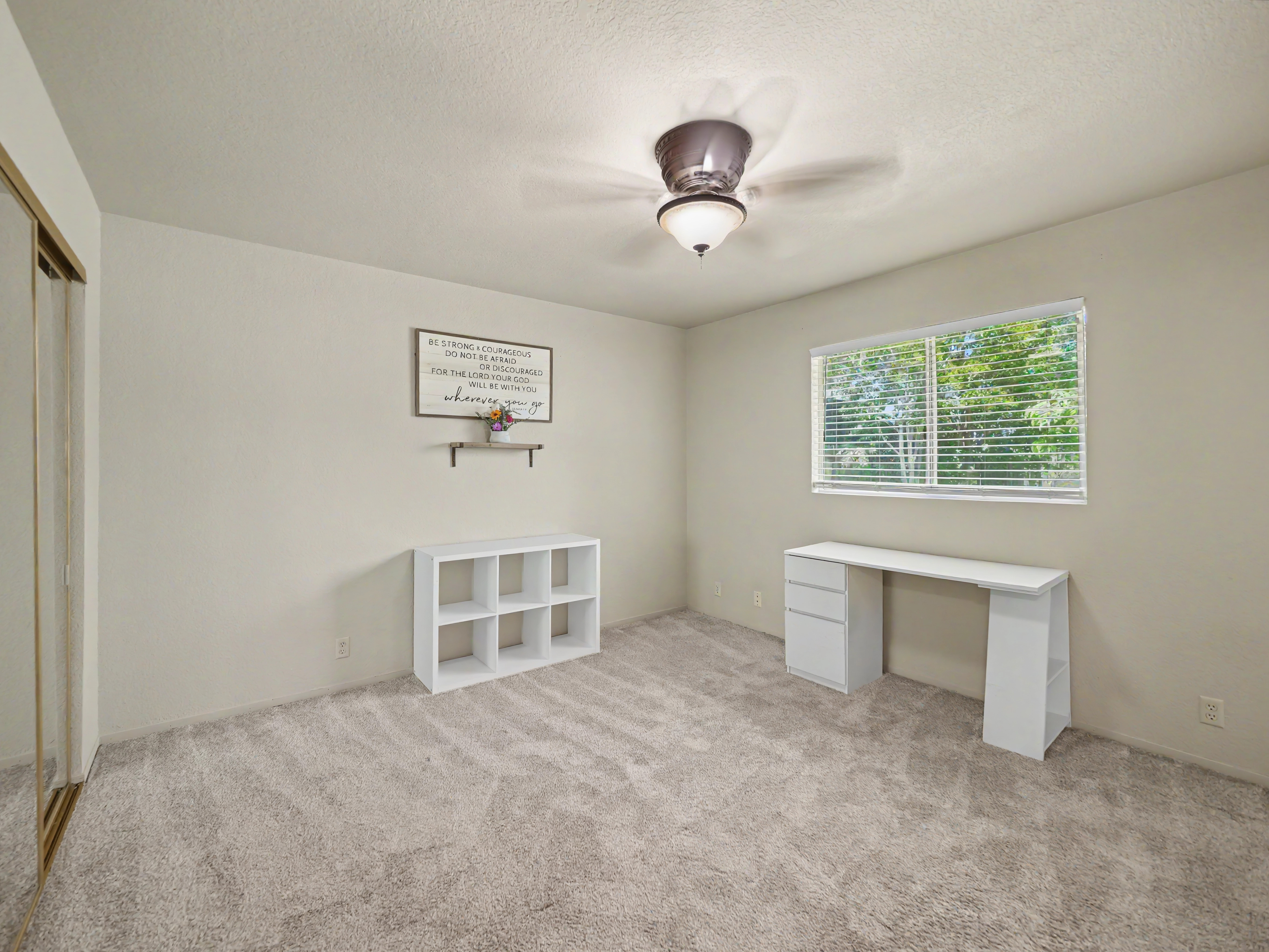 861_redwood_blvd_redding_ca_bedroom_3