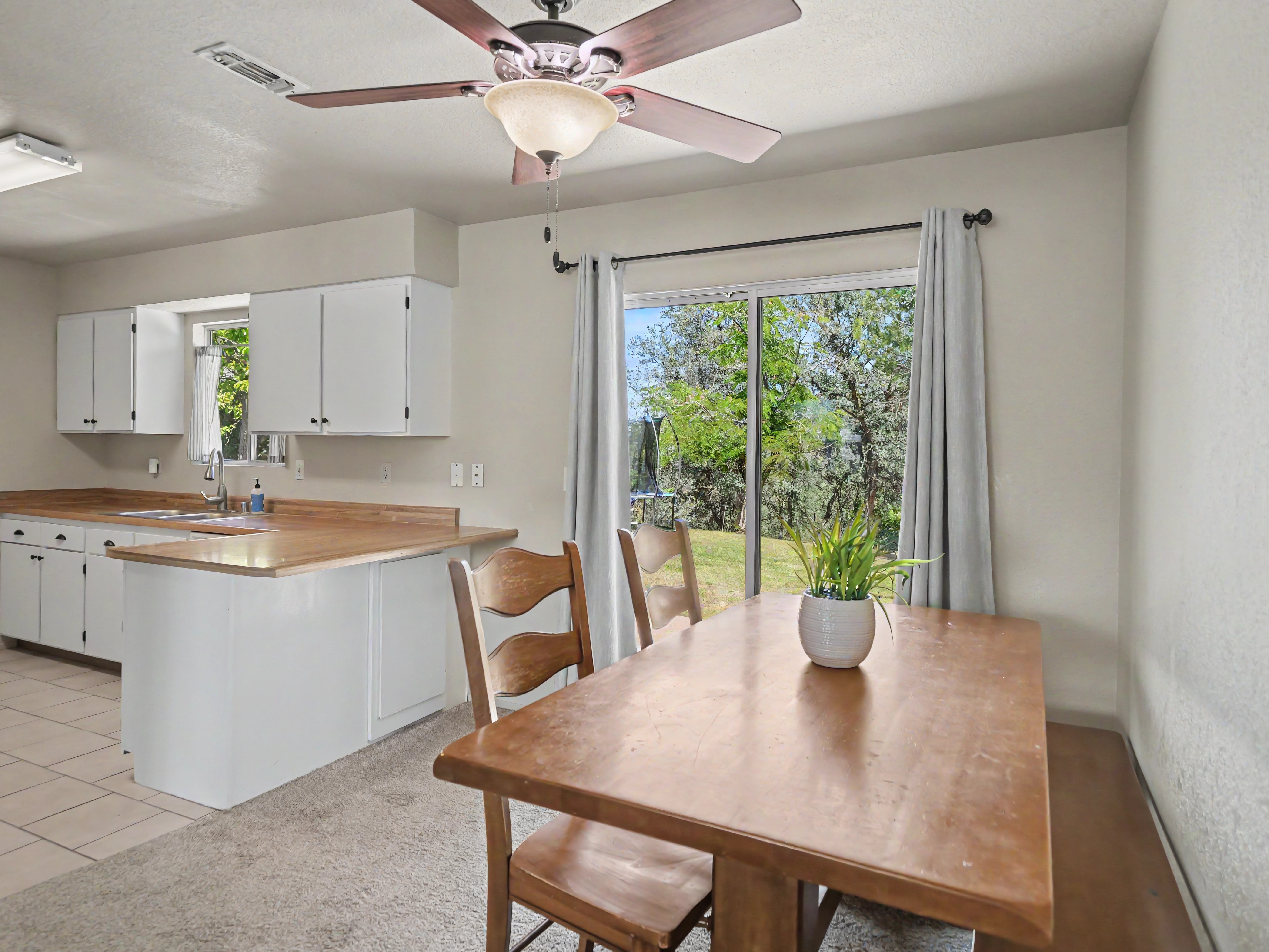 861_redwood_blvd_redding_ca_dining_room