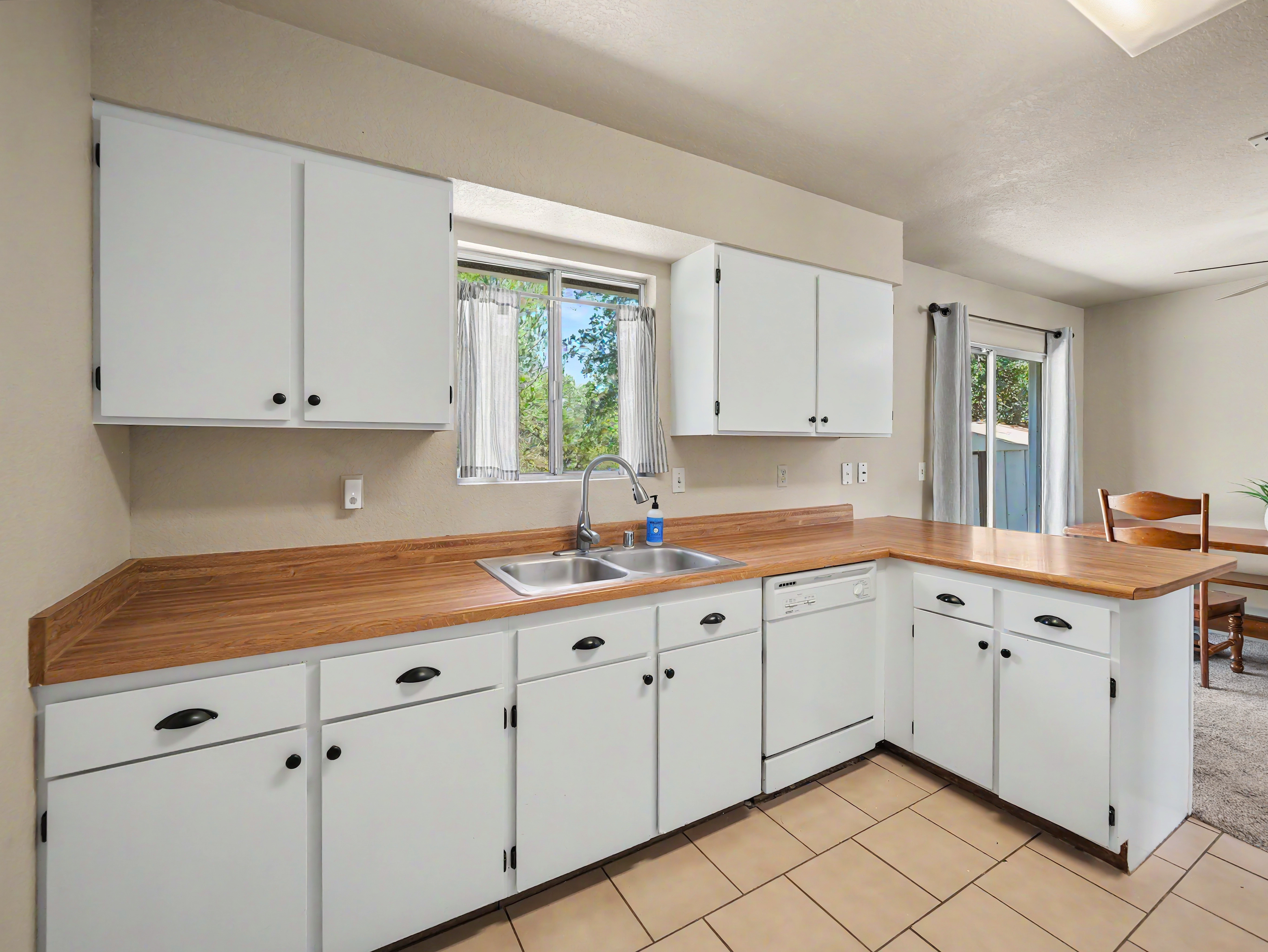 861_redwood_blvd_redding_ca_kitchen_1