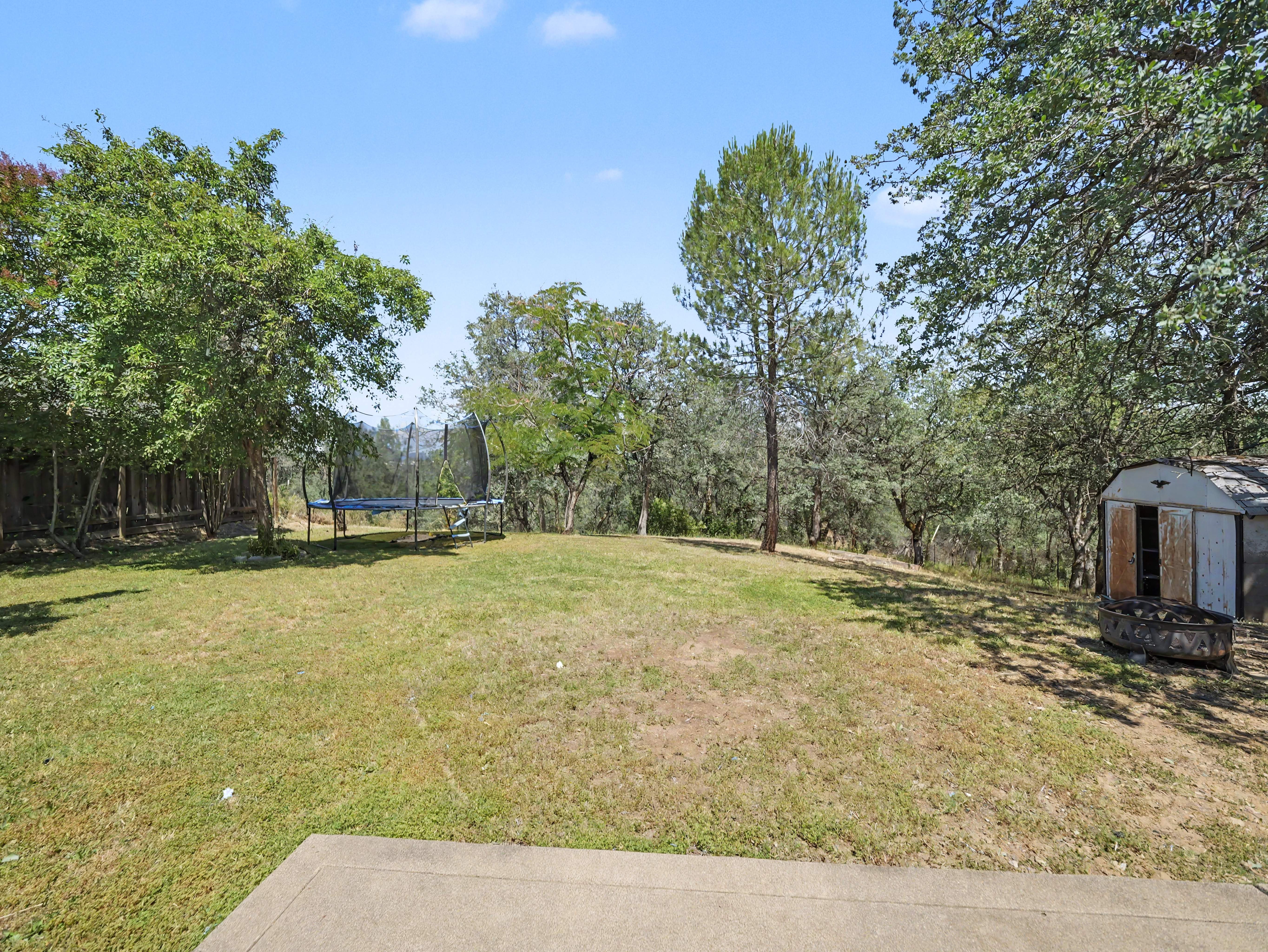 861_redwood_blvd_redding_ca_backyard_2