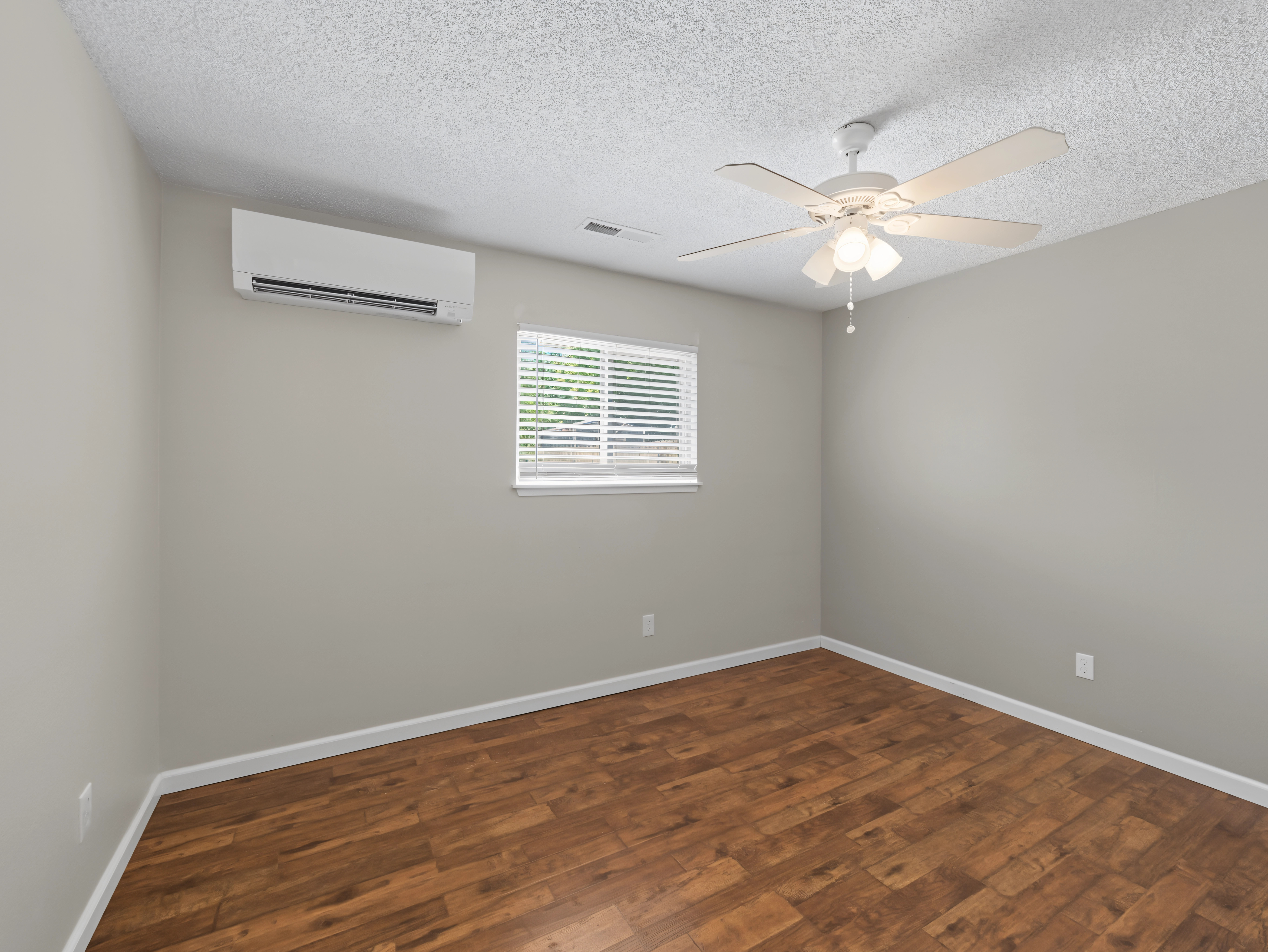 1424_Calexico_Drive_Redding_CA_bedroom_1