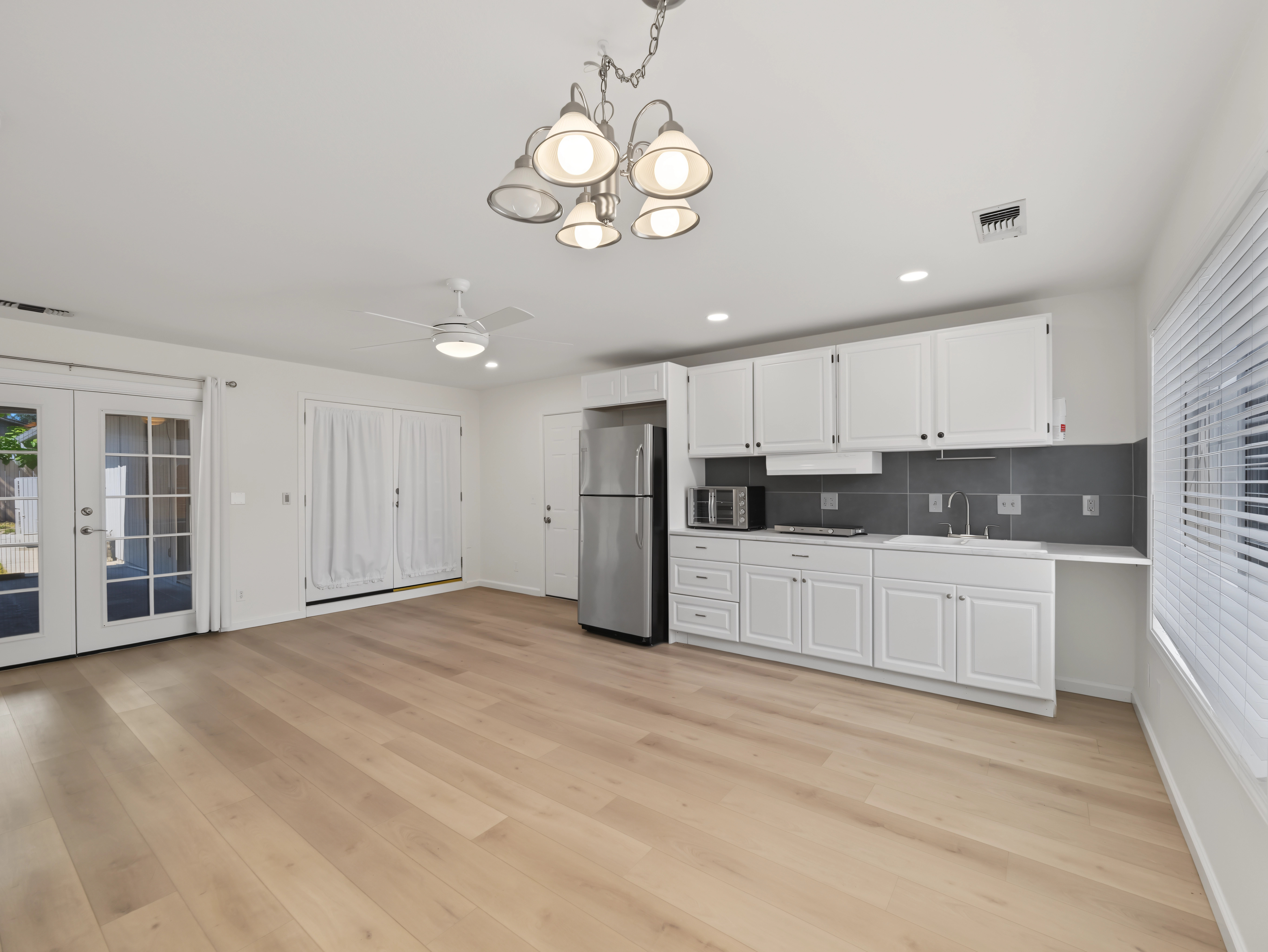 1424_Calexico_Drive_Redding_CA_kitchen_diningroom