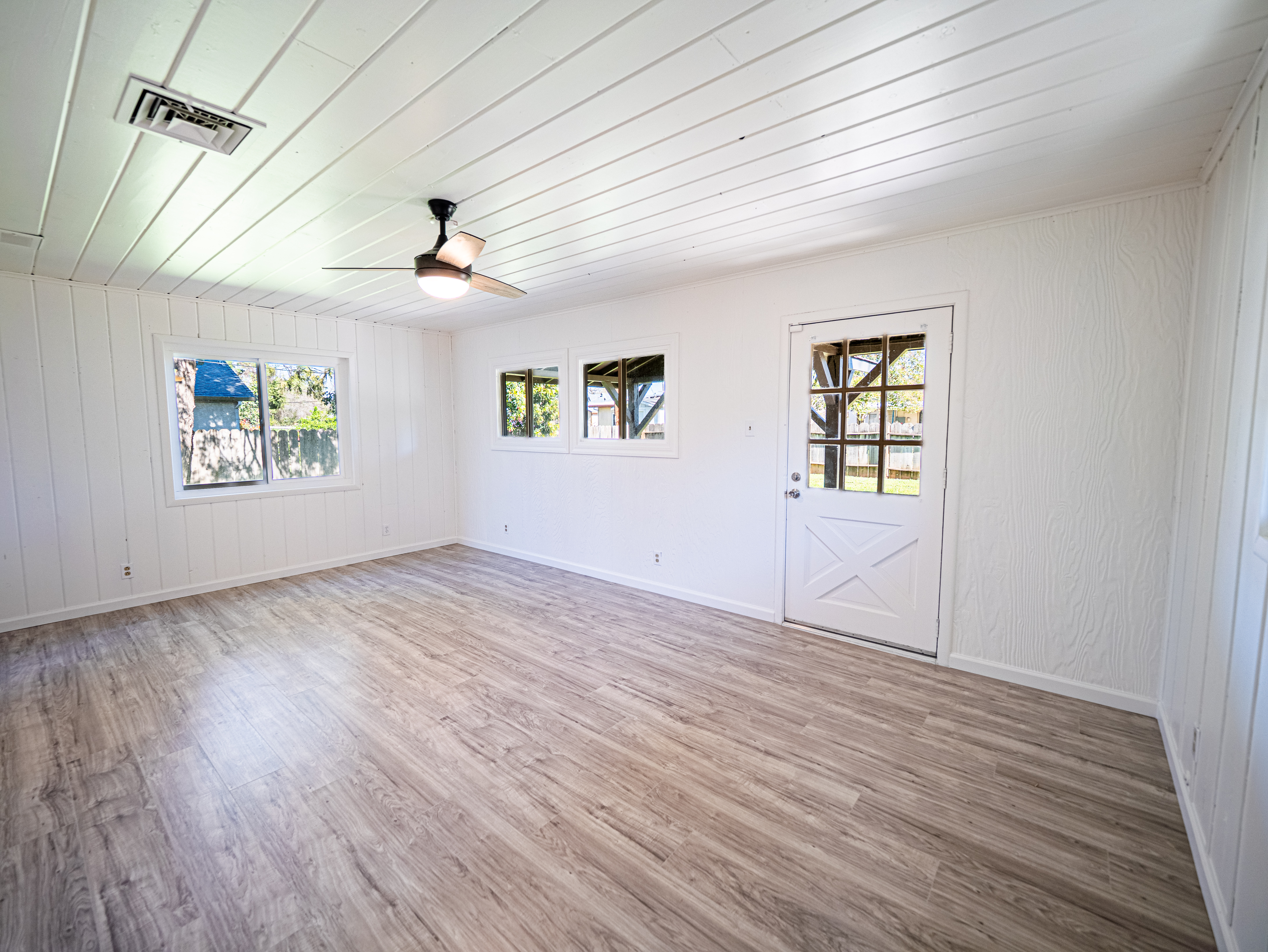 bedroom1-1491-pinon-avenue-anderson-ca