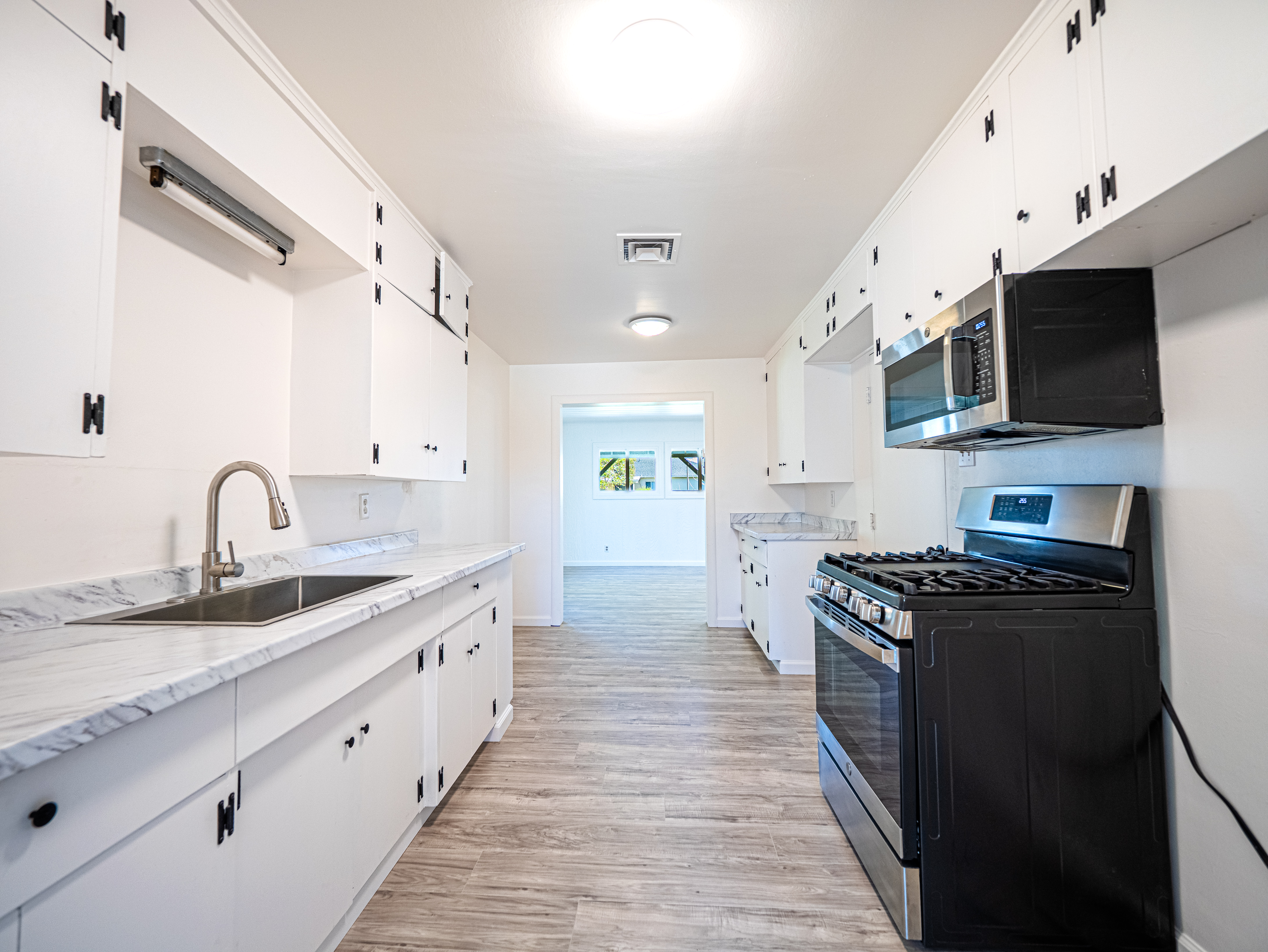 kitchen_sink_range-1491-pinon-avenue-anderson-ca