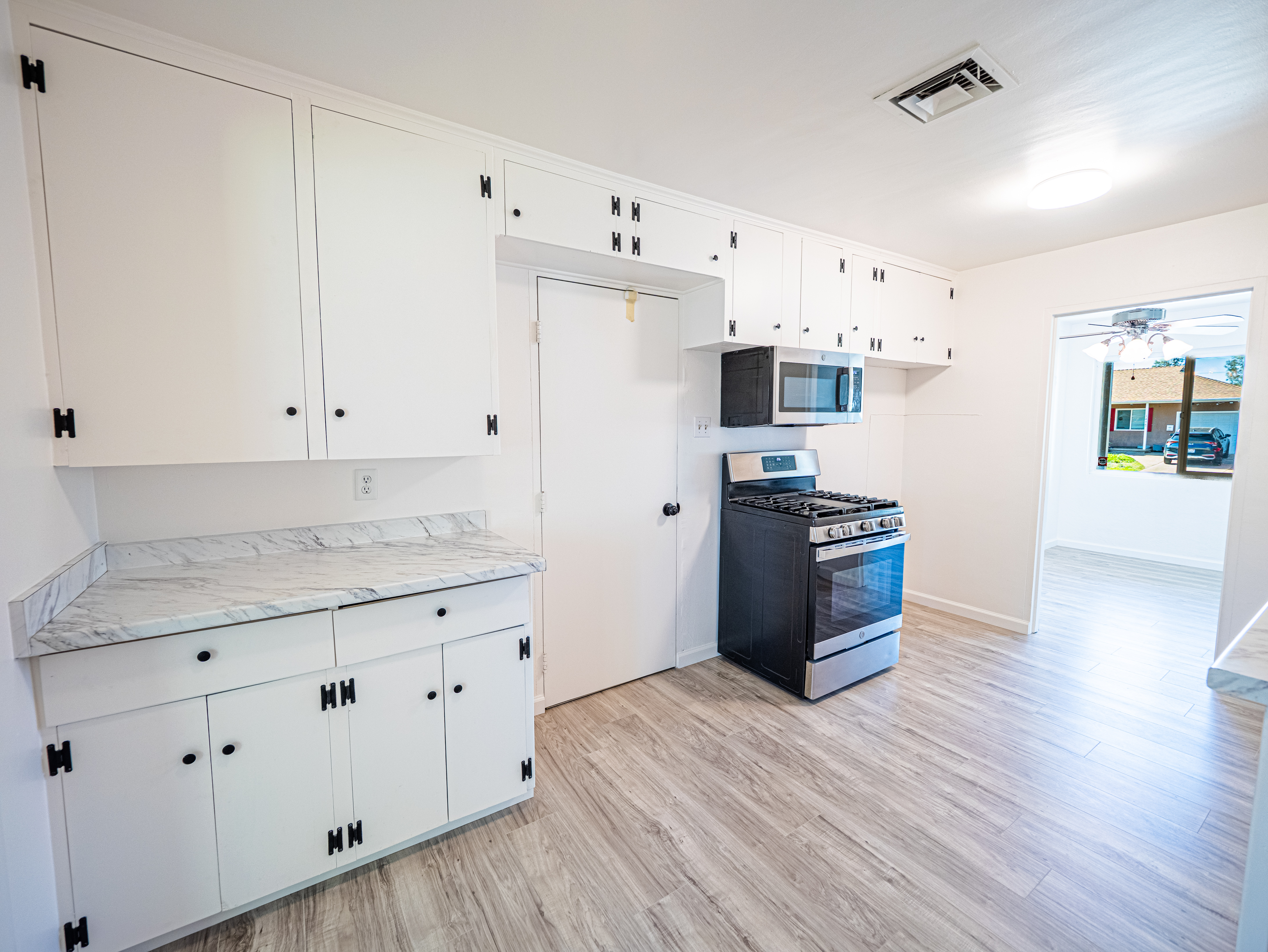 kitchen_sink_range-1491-pinon-avenue-anderson-ca