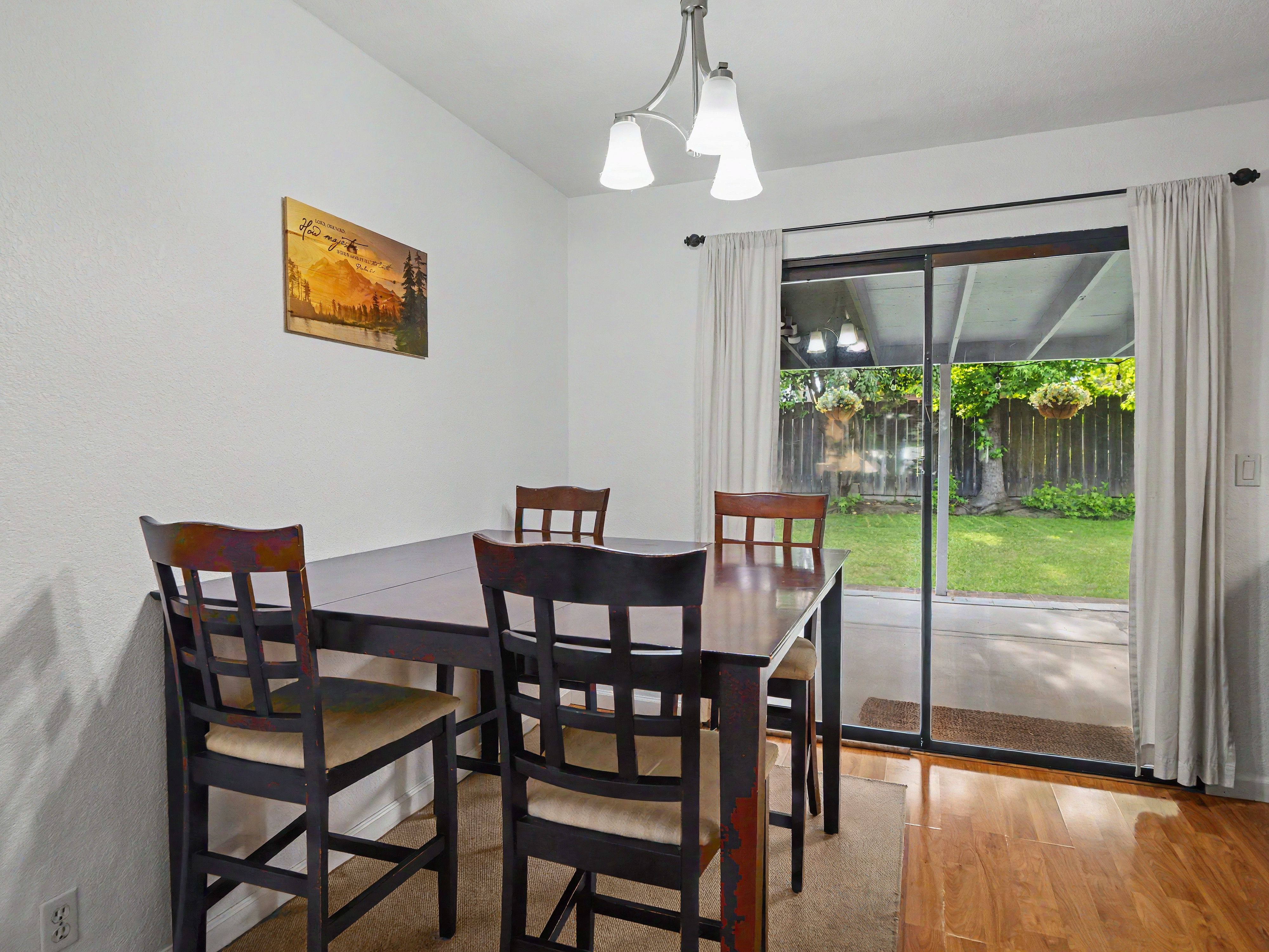 7034-david-trail-redding-ca-dining-room.jpg