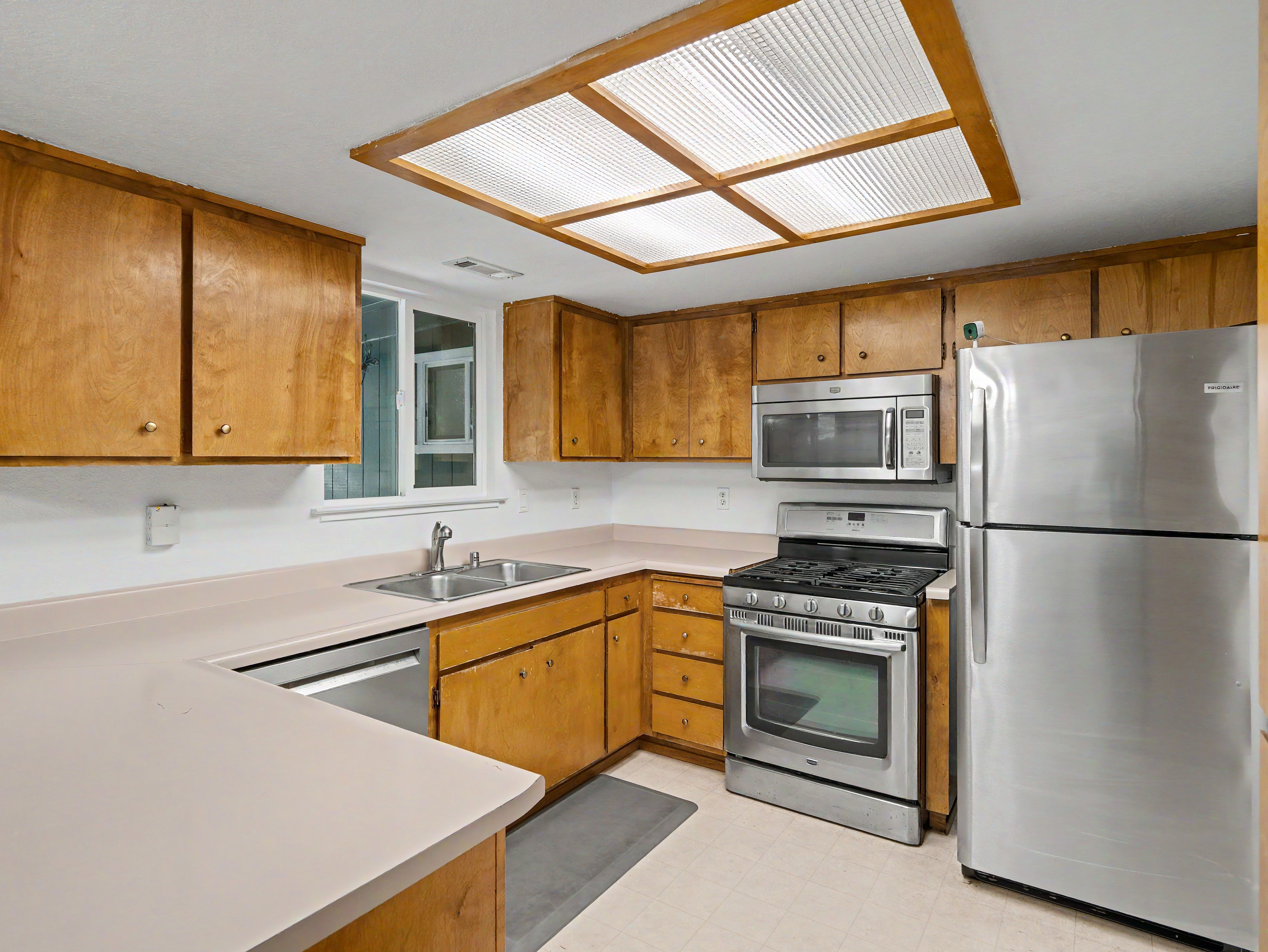 7034-david-trail-redding-ca-kitchen.jpg