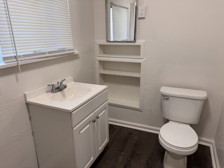 1785_brigman_street_anderson_ca_bathroom2