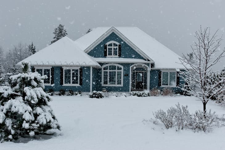 ❄️ Should You Buy a Home Before the New Year? header image.