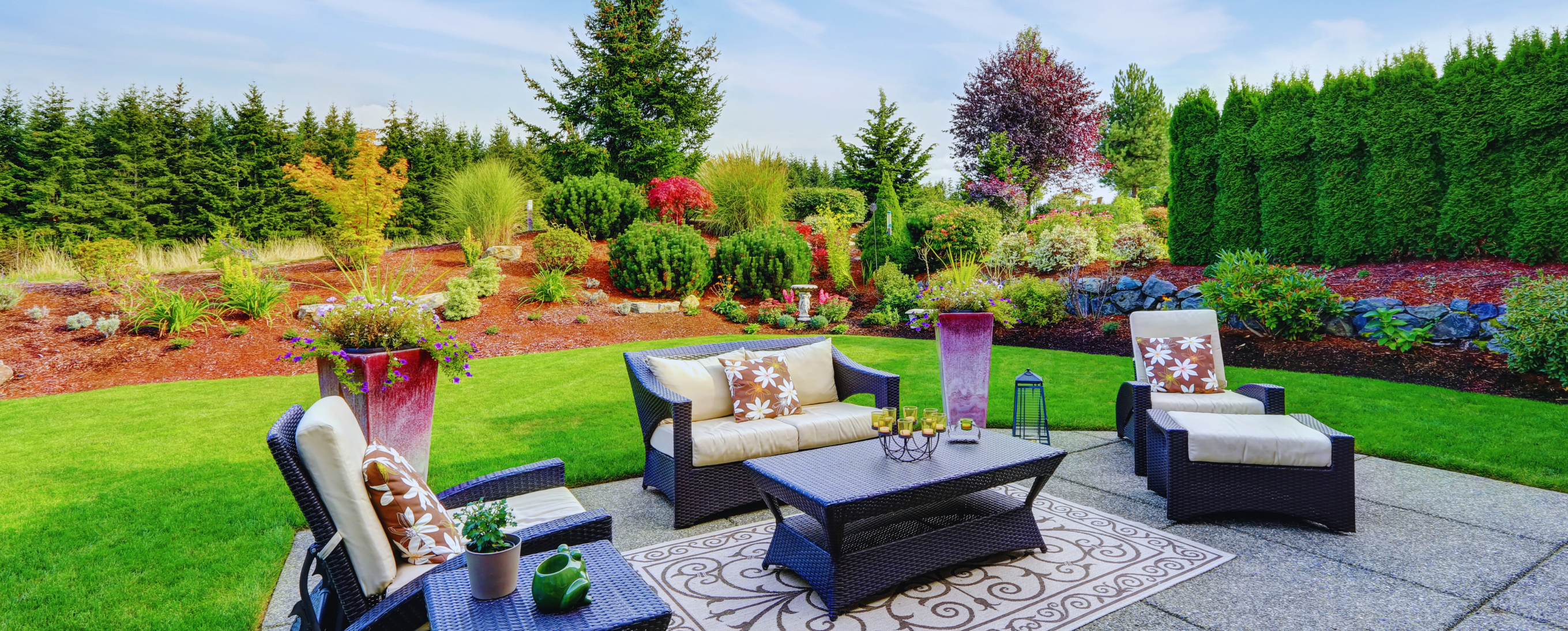 HACKS: 5 Backyard Makeover Ideas on a Budget header image.