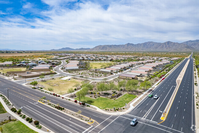 Moving to Waddell, Arizona: Your Complete Guide to Homes, Dining & Lifestyle header image.