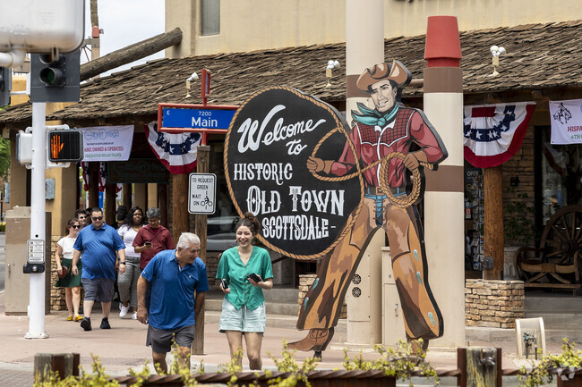 Moving to South Scottsdale, Arizona: Your Complete Guide to Homes, Dining & Lifestyle header image.