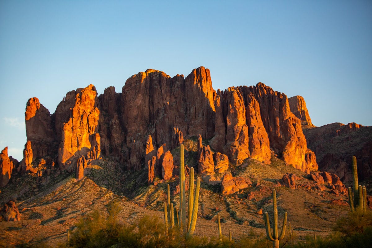 Moving to Apache Junction, Arizona: Your Complete Guide to Homes, Dining & Lifestyle header image.