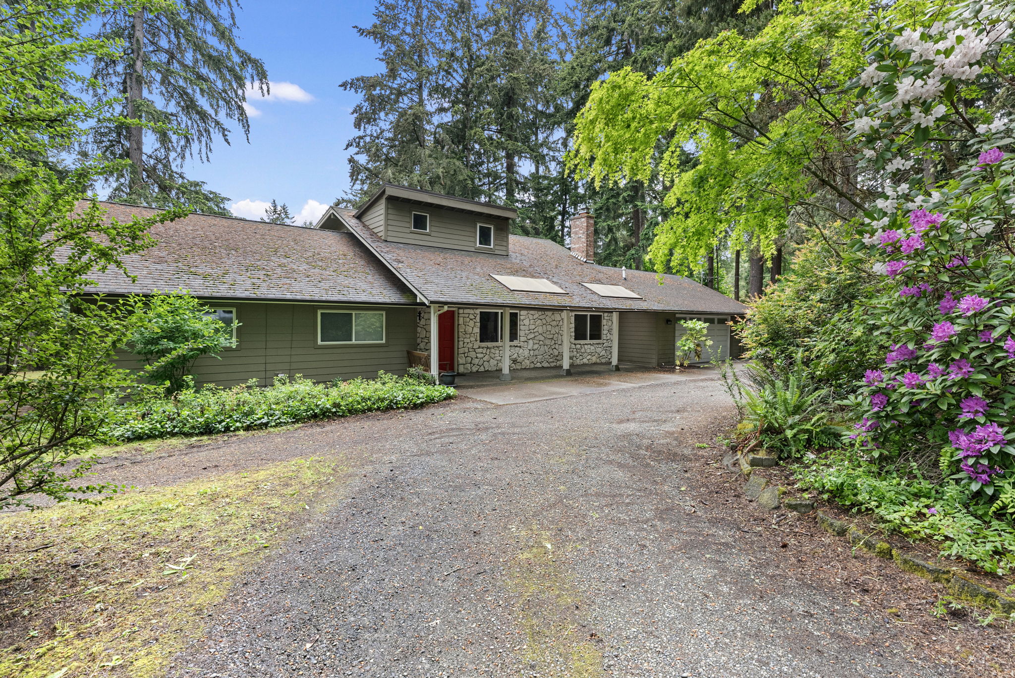13945 Manzanita Road NE, Bainbridge Island, WA 98110 header image.