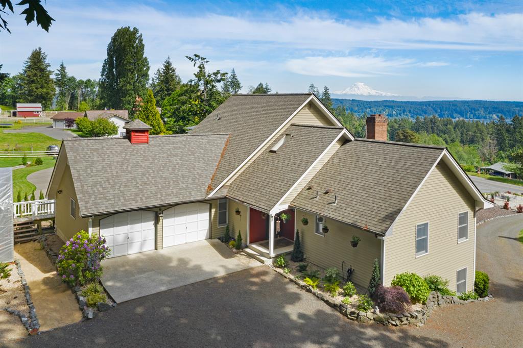 STUNNING MT RAINIER & PUGET SOUND VIEWS AWAIT! header image.