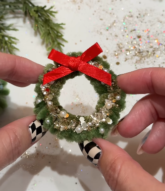Pipe Cleaner Wreaths header image.