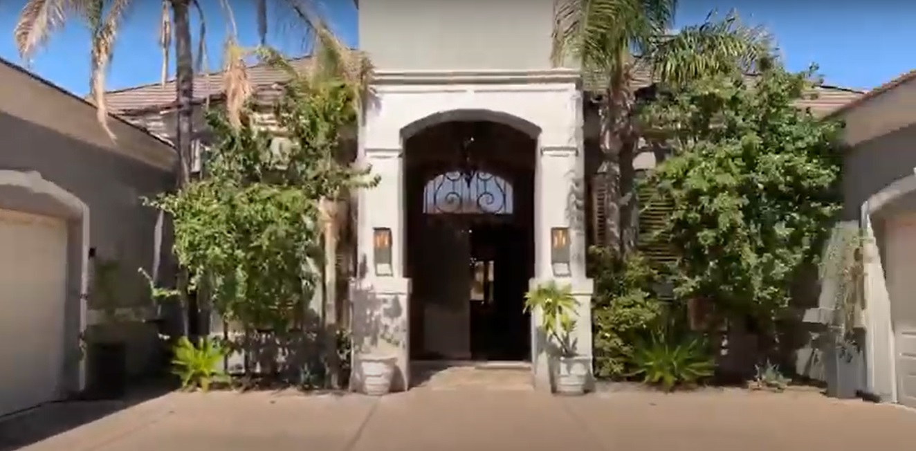 Home Of The Day: Fantastic Remodeled Estate w/ Resort-style Backyard! header image.