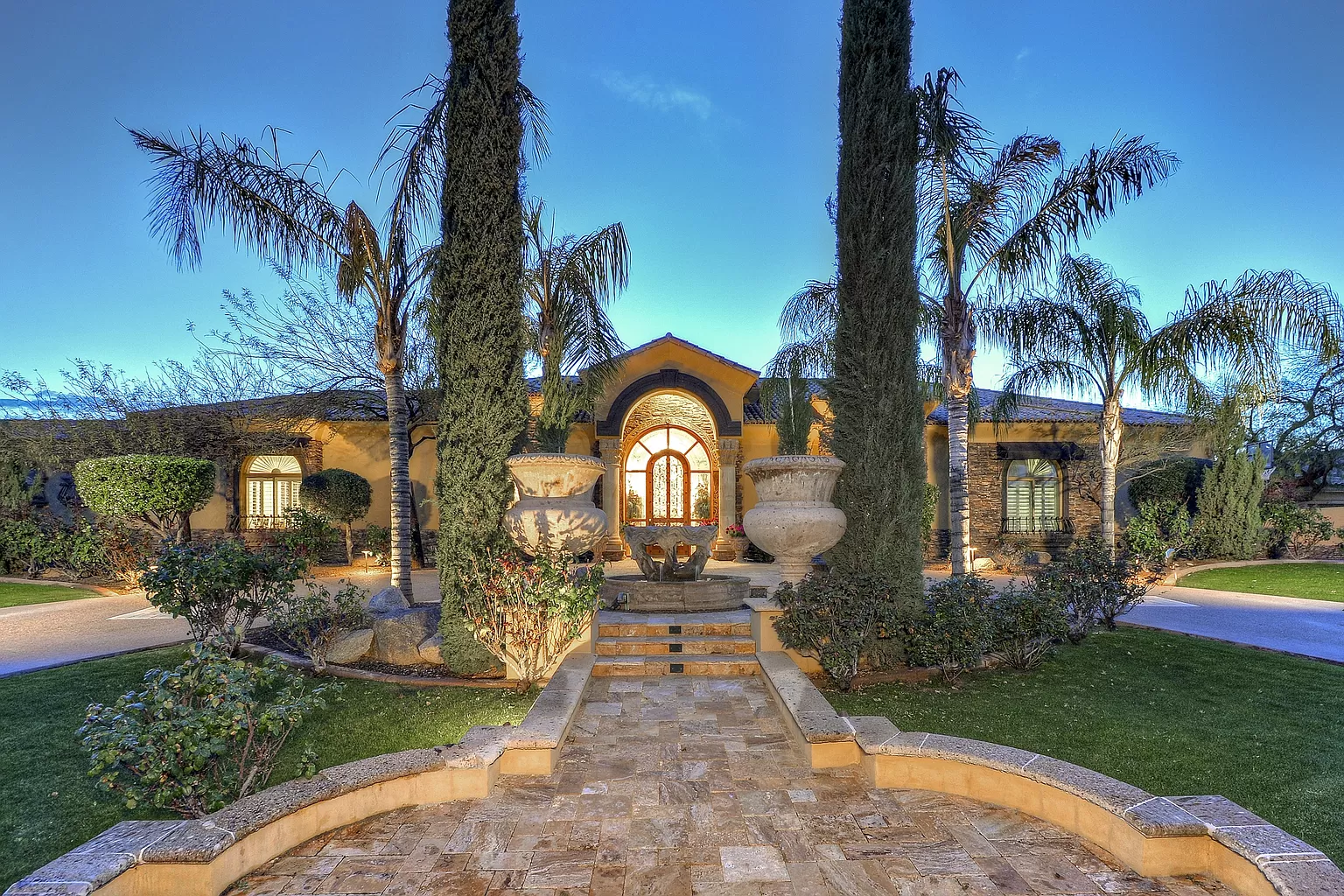 Home Of The Day: 9770 N 56th St, Paradise Valley, AZ 85253 header image.