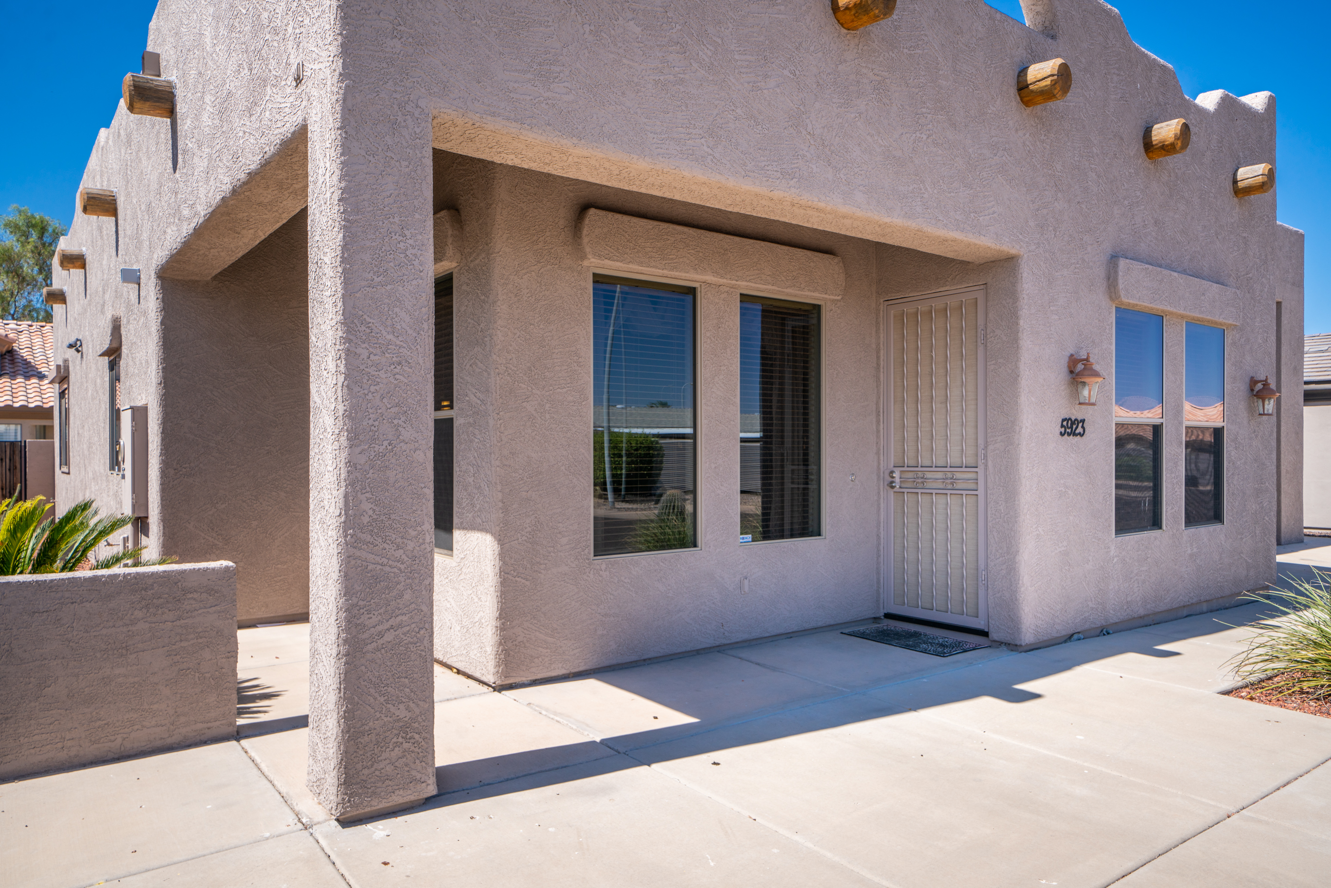 This 2 Bed 2 Bath Open Floorplan Home In Apache Wells Is Now PENDING! header image.