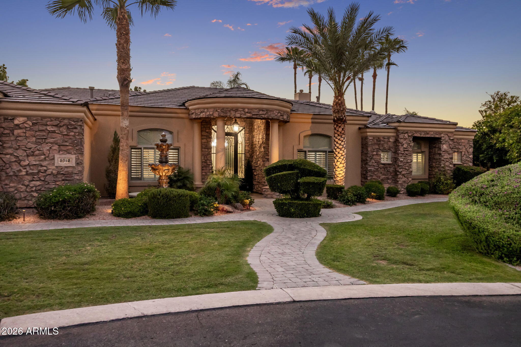 MINTON LUXURY ESTATE | 3912 E Minton Cir header image.