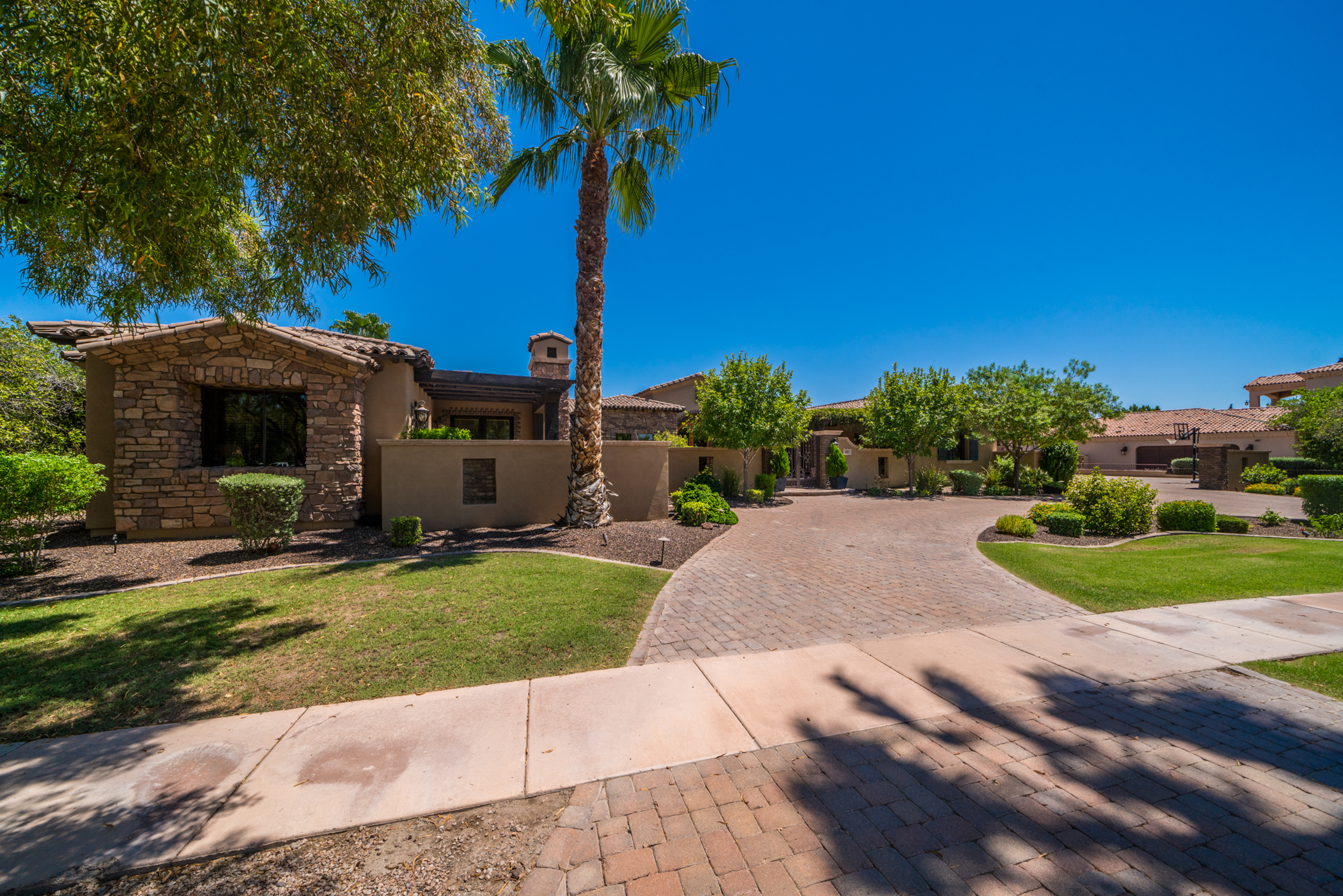 Virtual Tour For NEW LISTING: 5 Bed 4.5 Bath Tuscan-style Luxury Home In Villa Tuscano! header image.