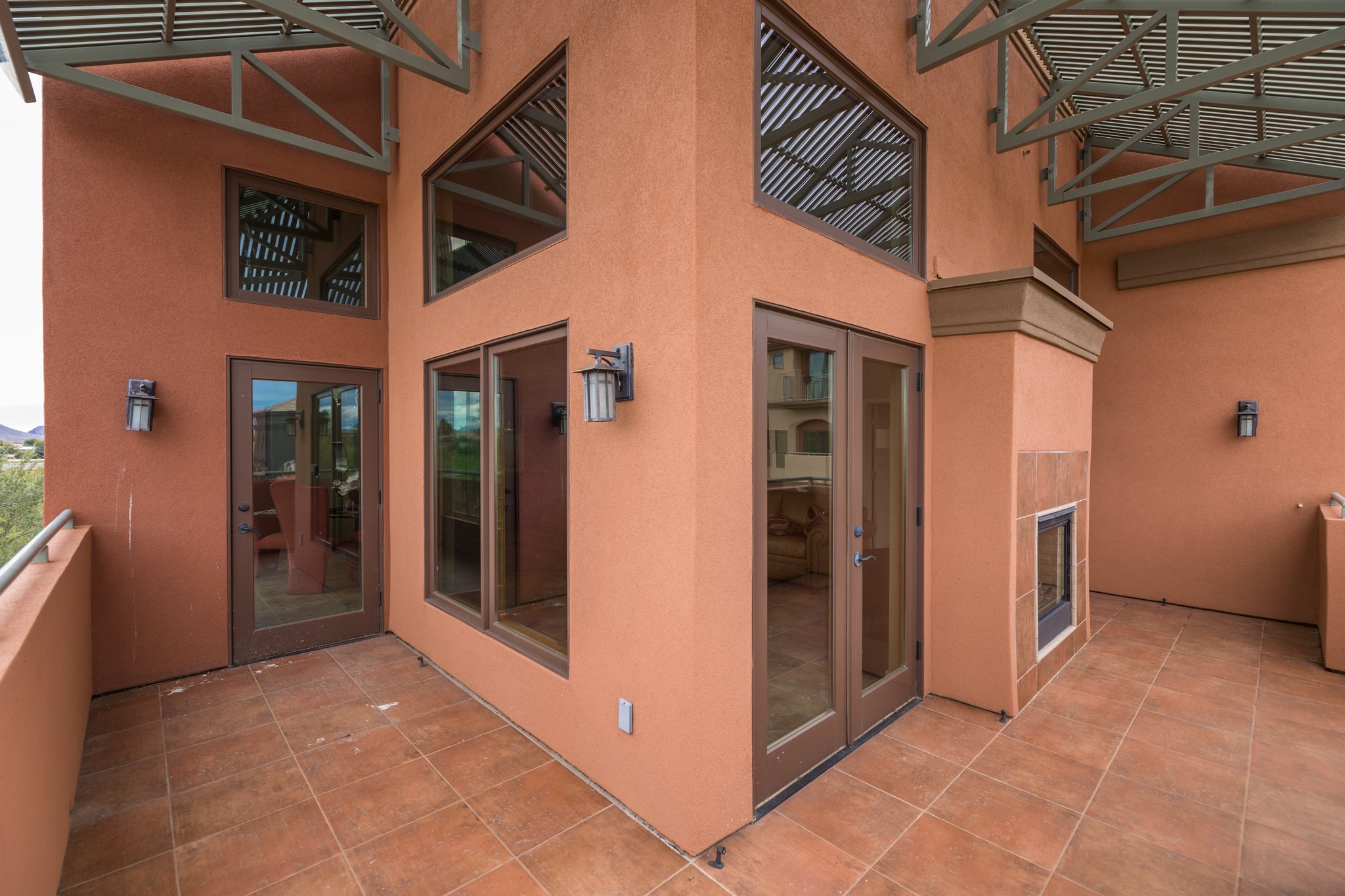 JUST LISTED: 2 Bed 2.5 Bath Urban Loft At Plaza Waterfront Condominiums! header image.