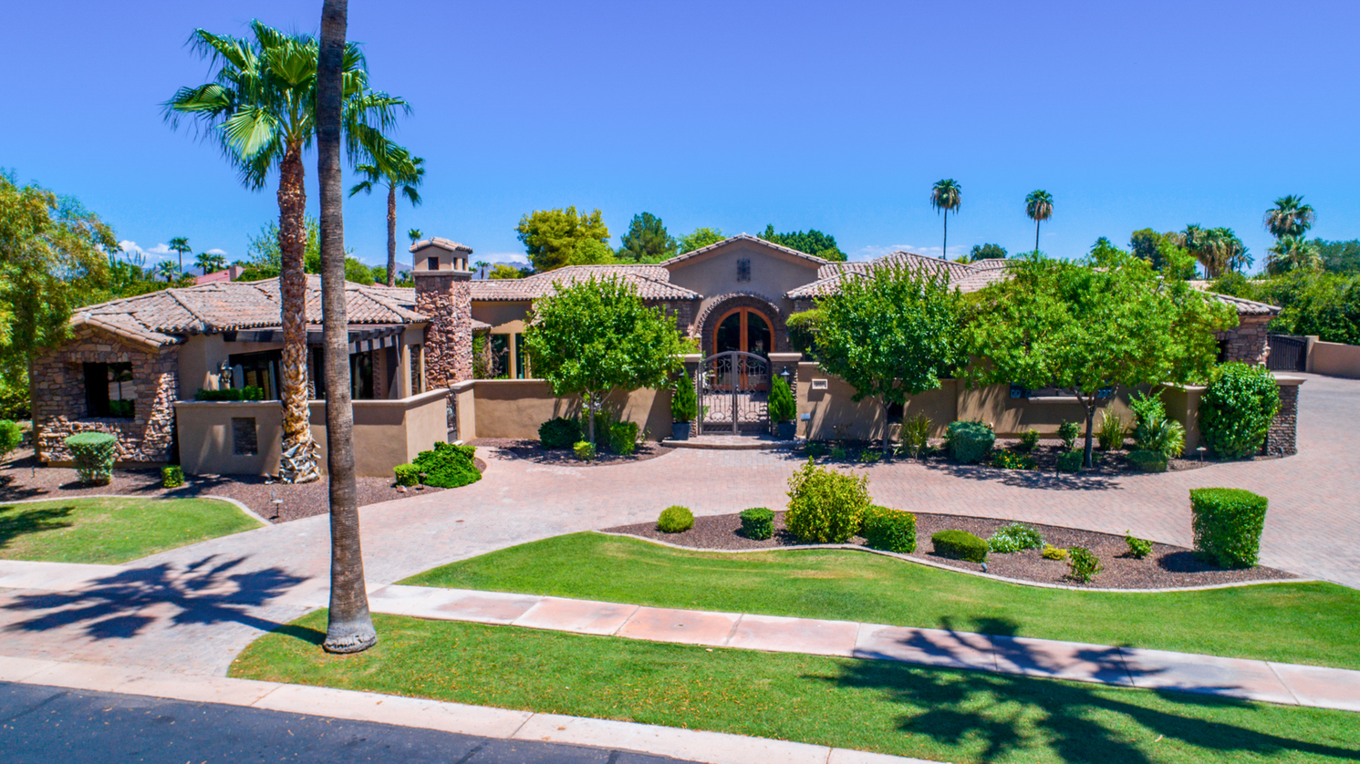 A Life Of Luxury Sings To You From This 5 Bed Tuscan-style Home w/ Pool In Villa Tuscano! header image.