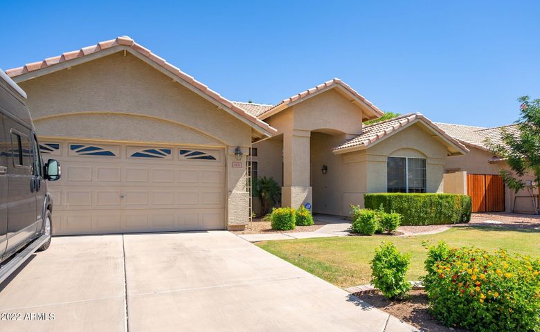 NEW LISTING: 3 Bed 2 Bath Gilbert, AZ Home At Fulton Homes At The Manors! header image.
