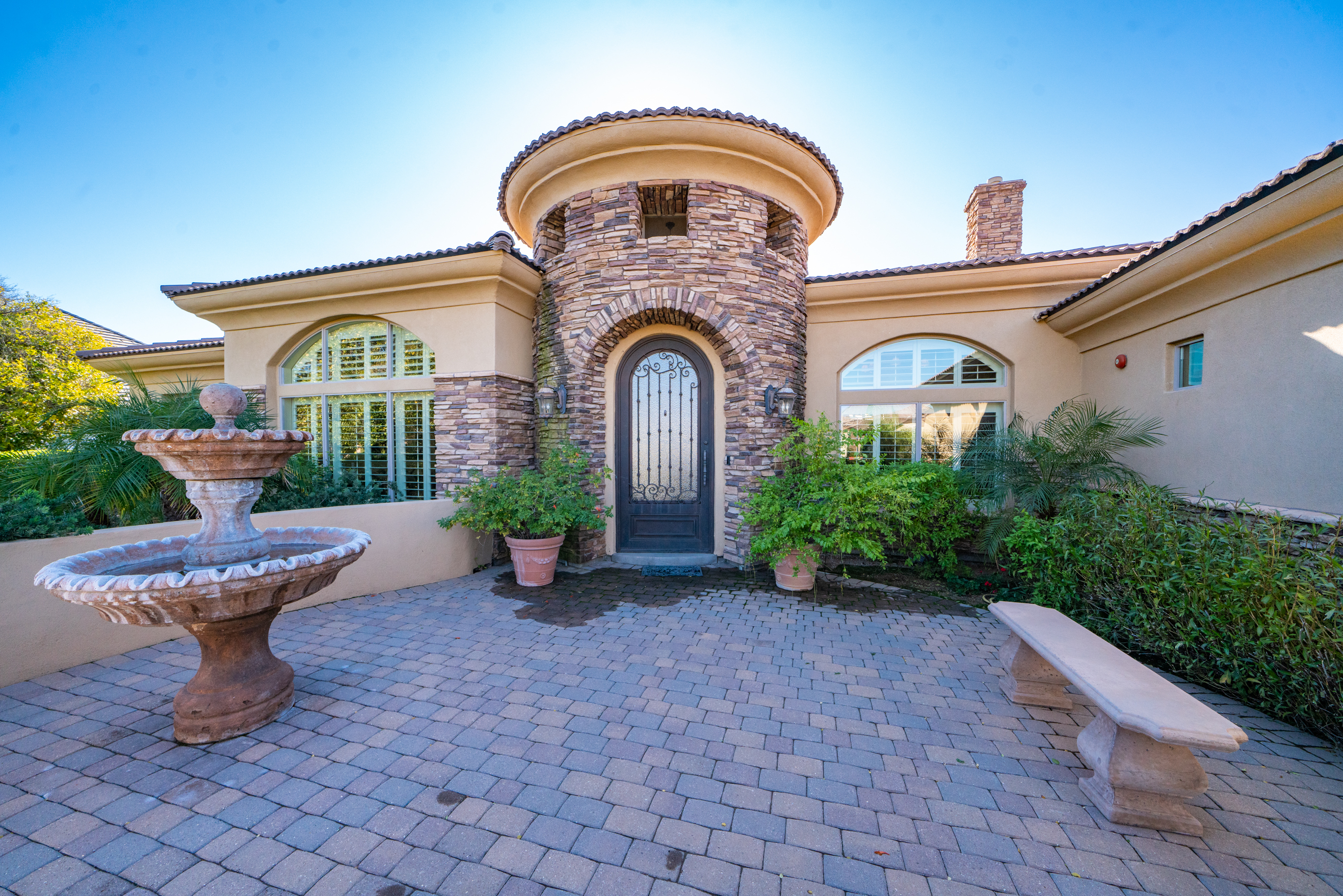 Virtual Tour For Beautiful 6 Bed 4.5 Bath Hermosa Groves South Home w/ Pool! header image.