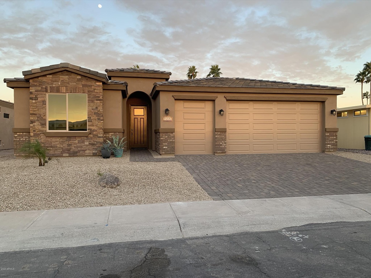 Home Of The Day: 2557 N HIGLEY Rd, Mesa, AZ 85215 header image.