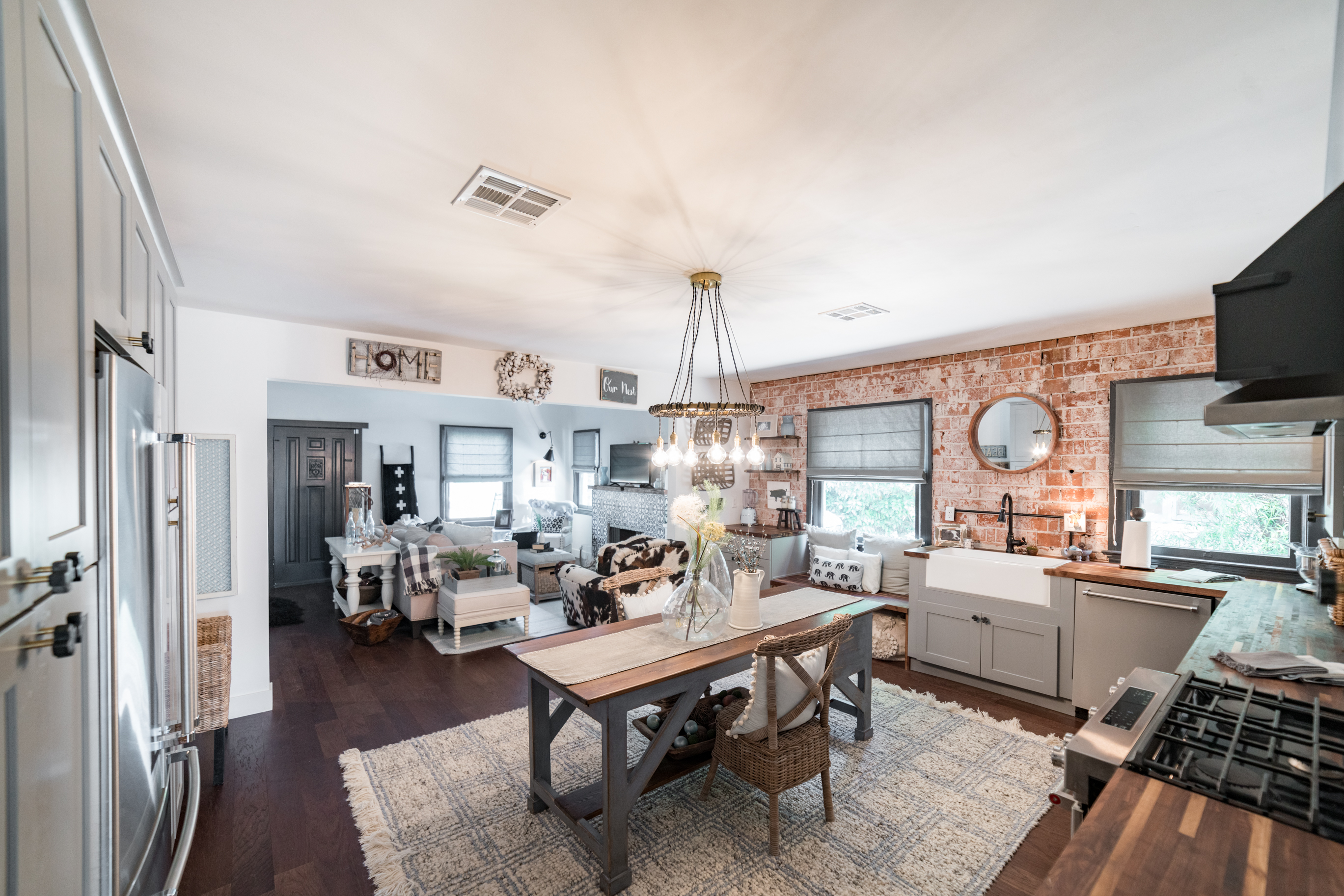 Virtual Tour For 3 Bed 2 Bath Urban Revival Remodeled Home! header image.