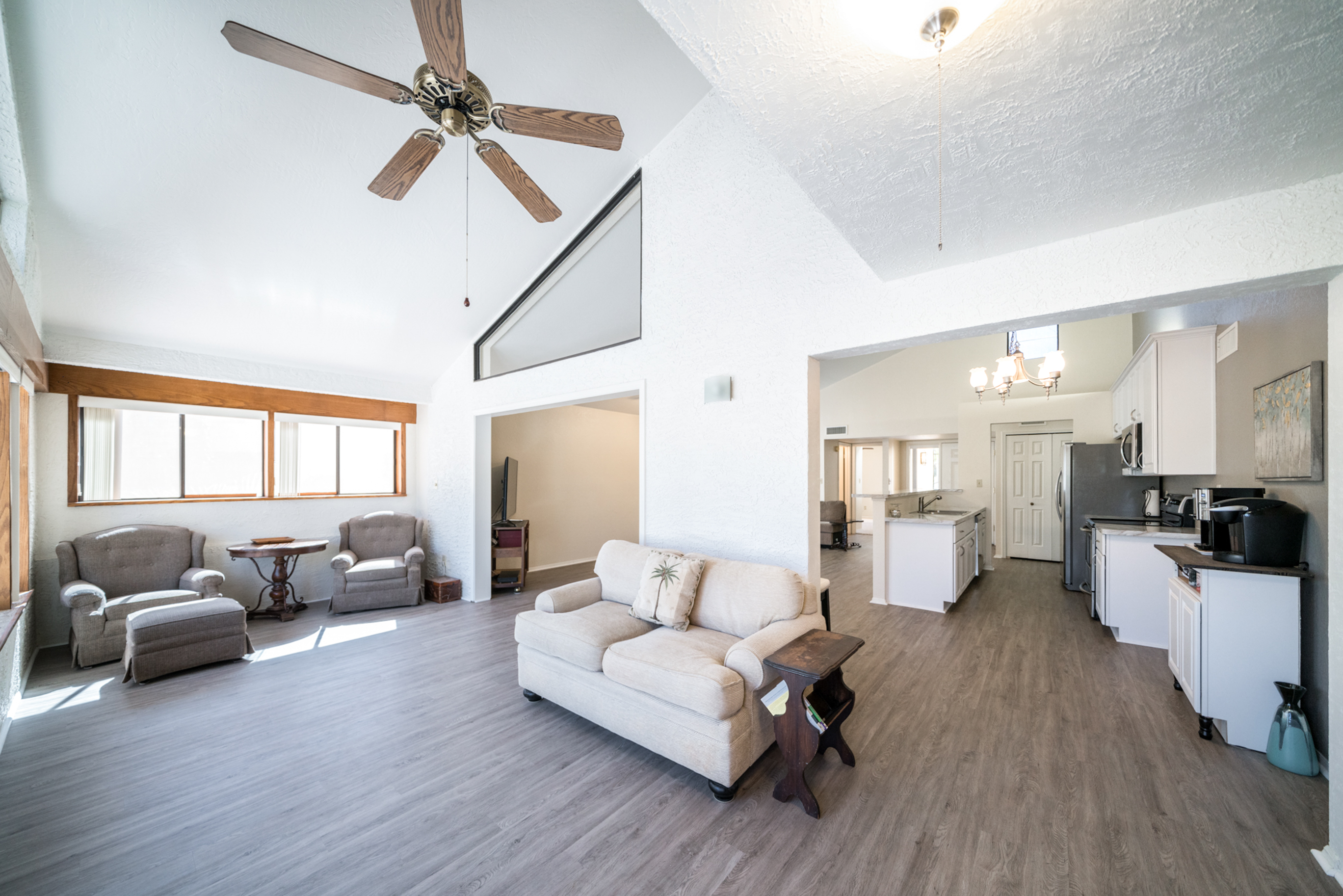 OPEN HOUSE For NEW LISTING: 2 Bed 2 Bath Golf Course Community Home! header image.