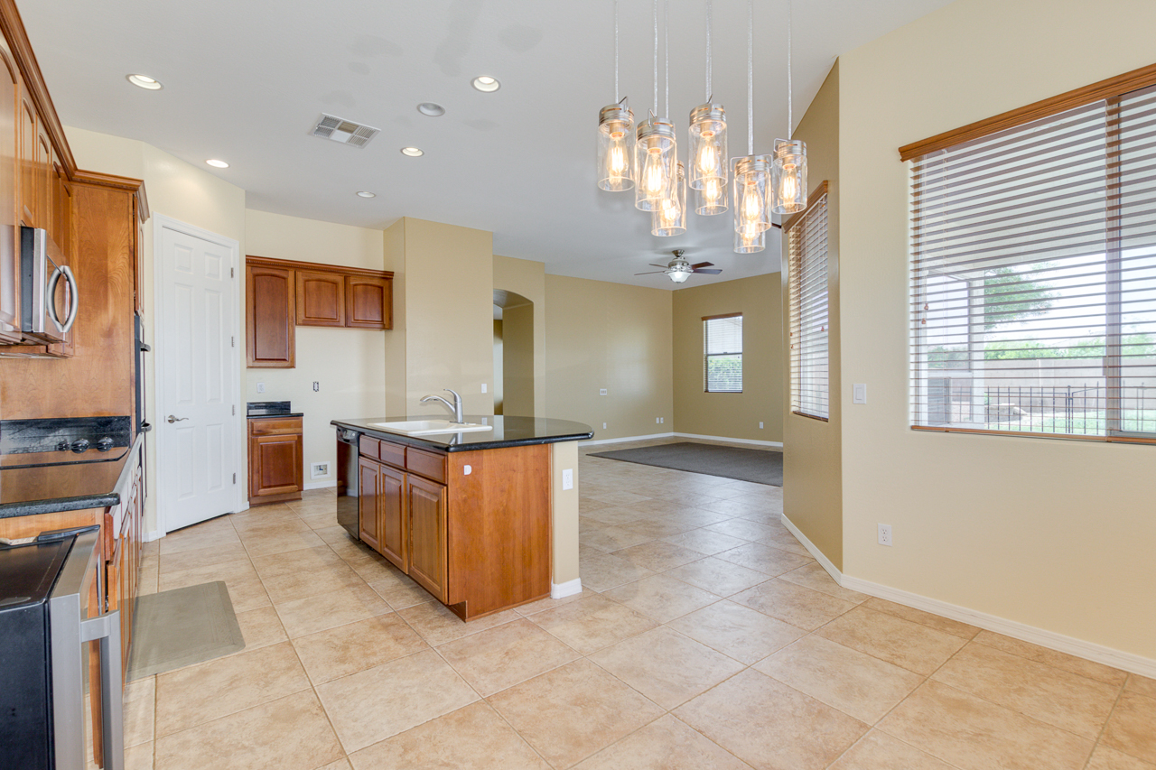 Gilbert, AZ Home For Sale: 4 Bed 2.5 Bath Vista Del Oro North Home! header image.