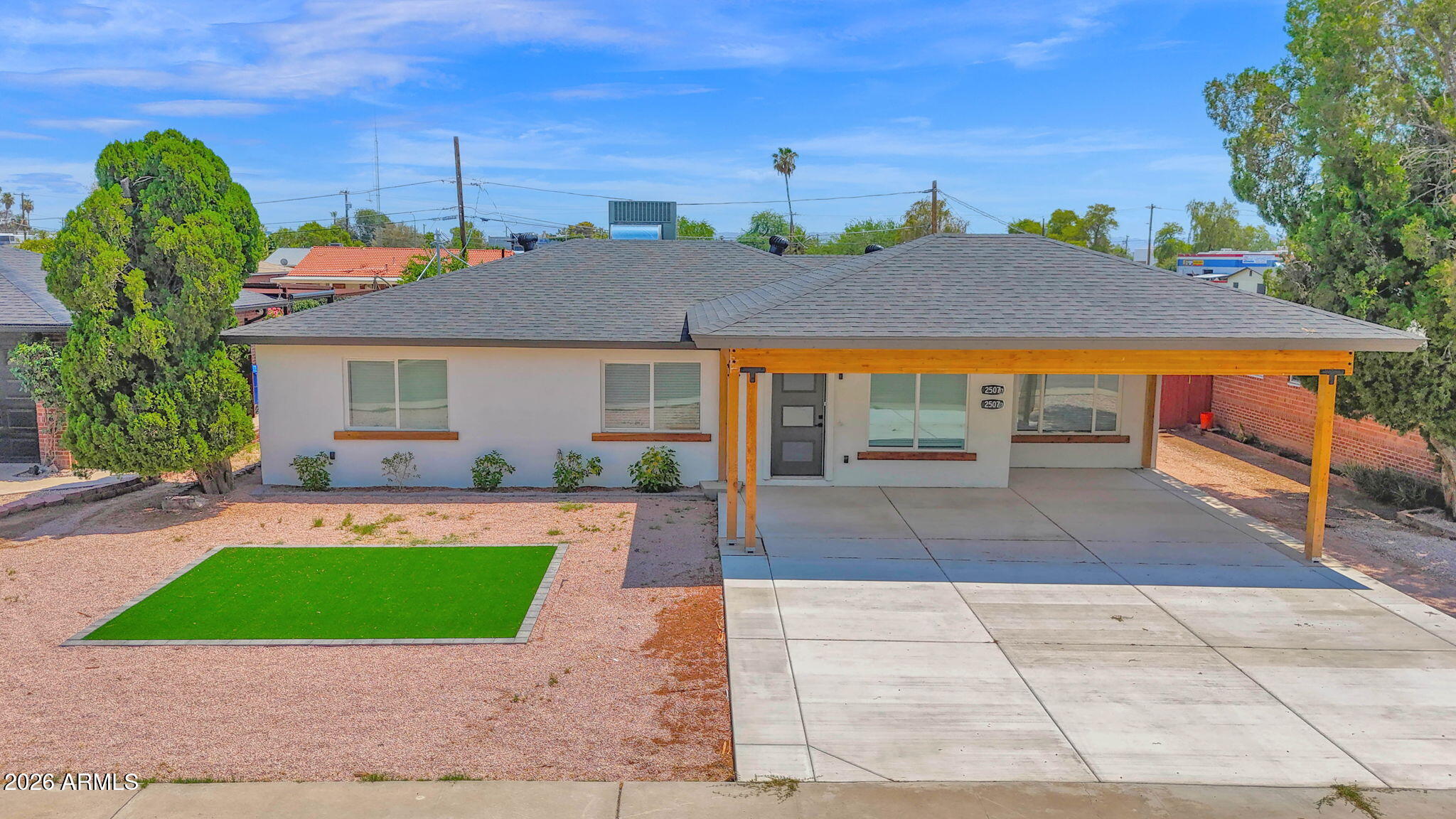 DEVONSHIRE MODERN RETREAT | 2507 E Devonshire Ave header image.