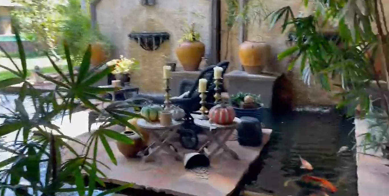 Call The Shanna Day Team To Tour This Beautiful Home 480-415-7616! header image.