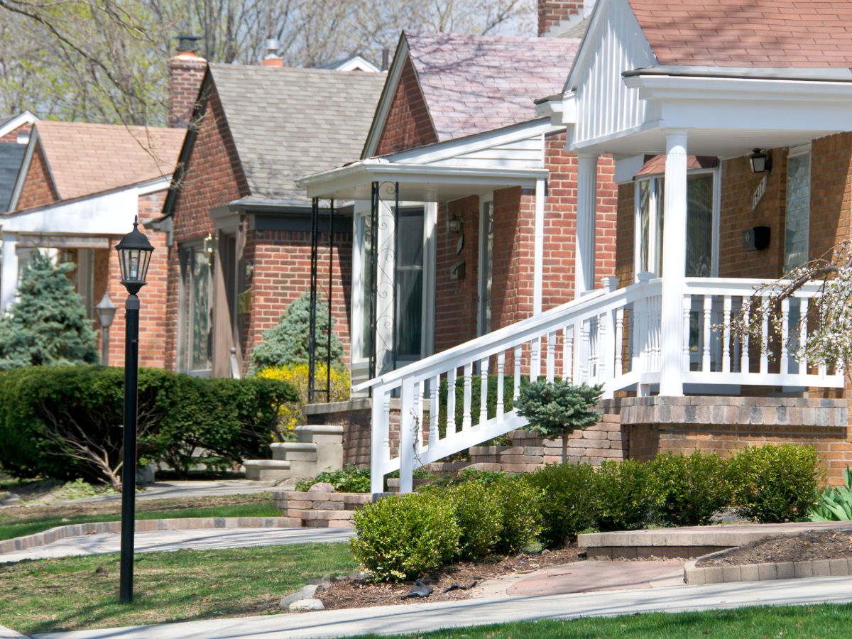 When Should You Sell Your Home? 8 Perfect Timing Strategies header image.