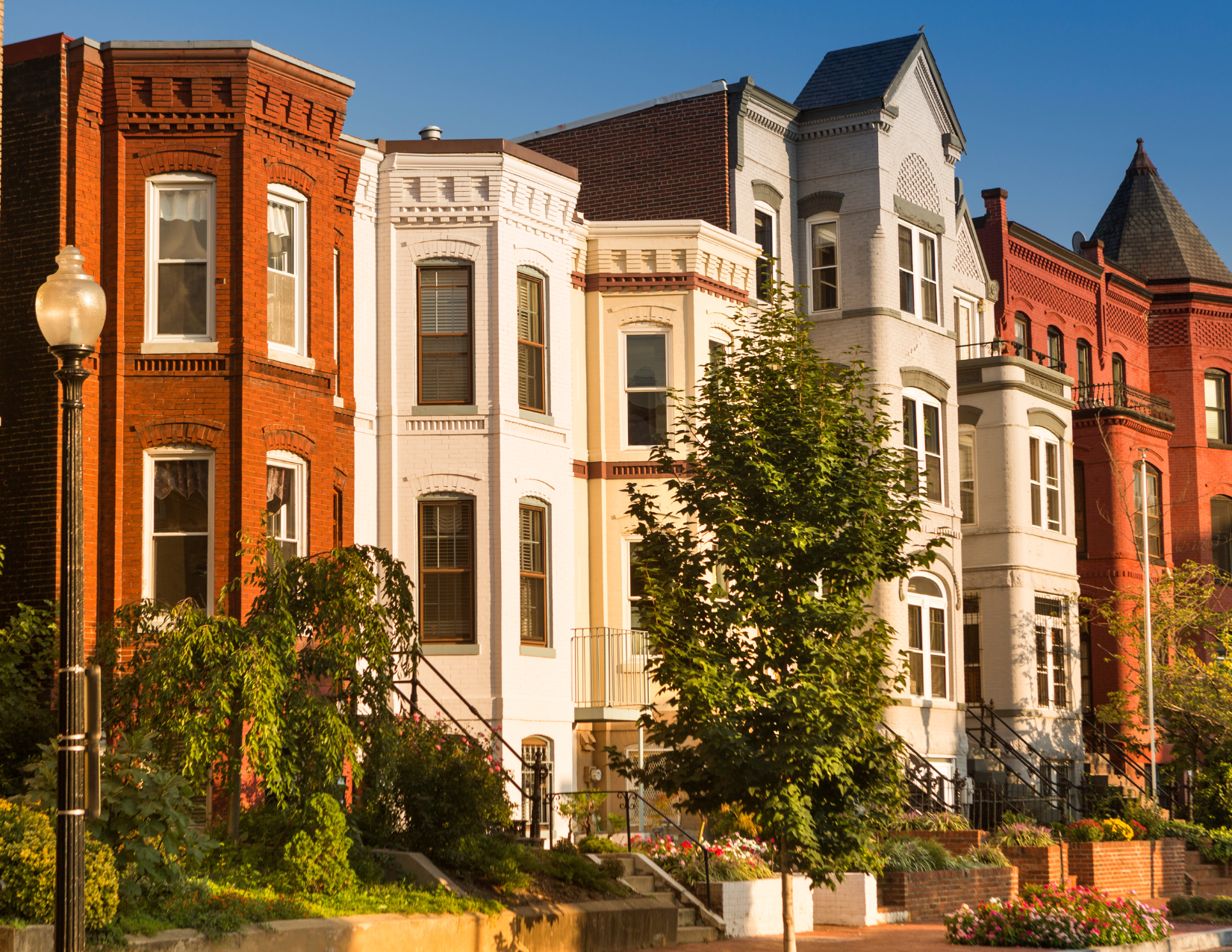 Washington, DC Real Estate Market Insights: The Best Times to Buy and Sell header image.