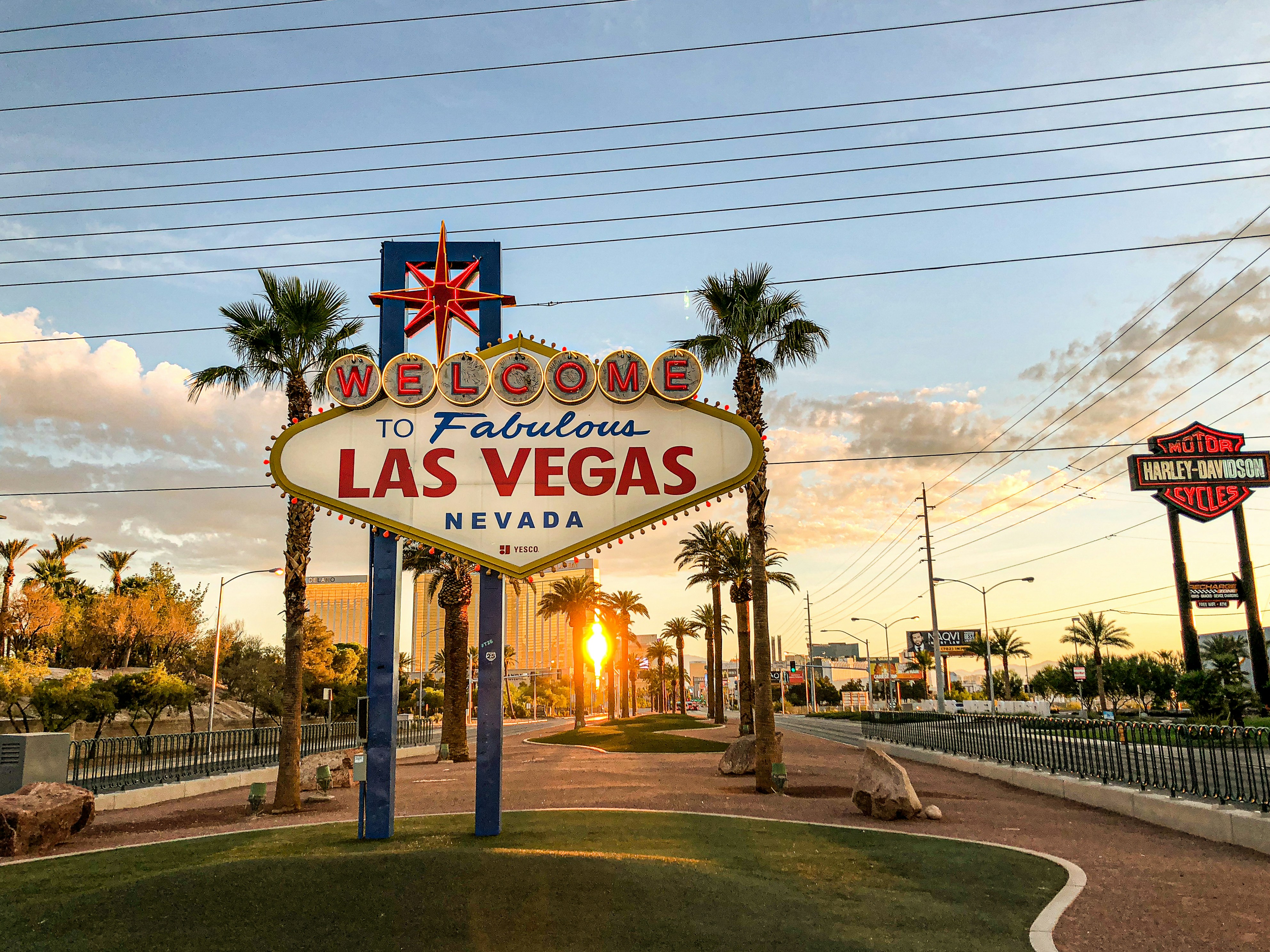 The Ultimate Relocation Guide to Las Vegas header image.