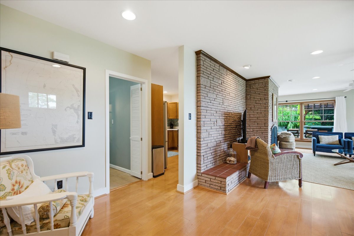 For Sale: A Renovated Chesapeake Bay Cottage in Kenwood Beach, Port Republic header image.