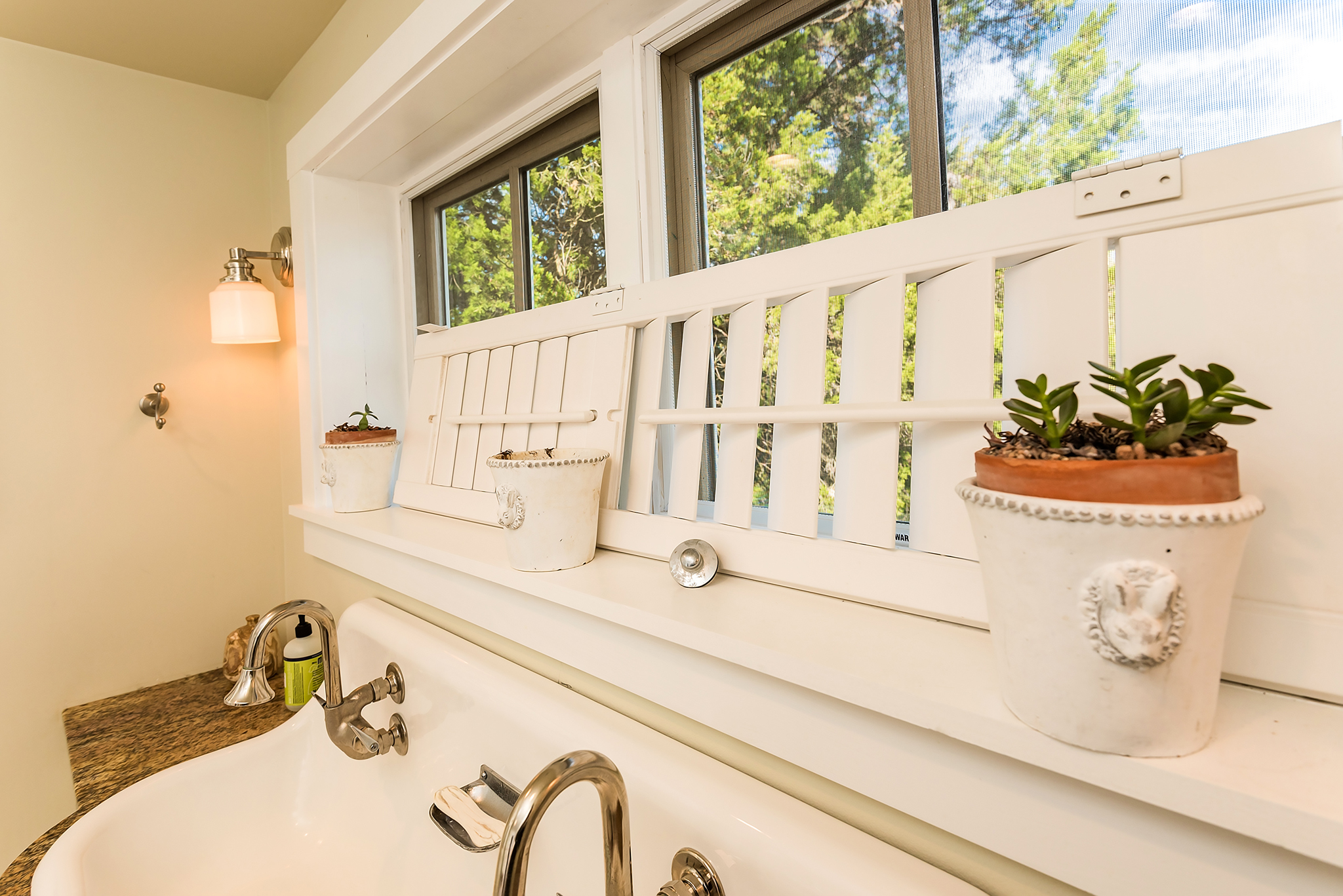 Pinterest Cottage - 466 Leitch Rd Tracys Landing, MD - 20779 header image.