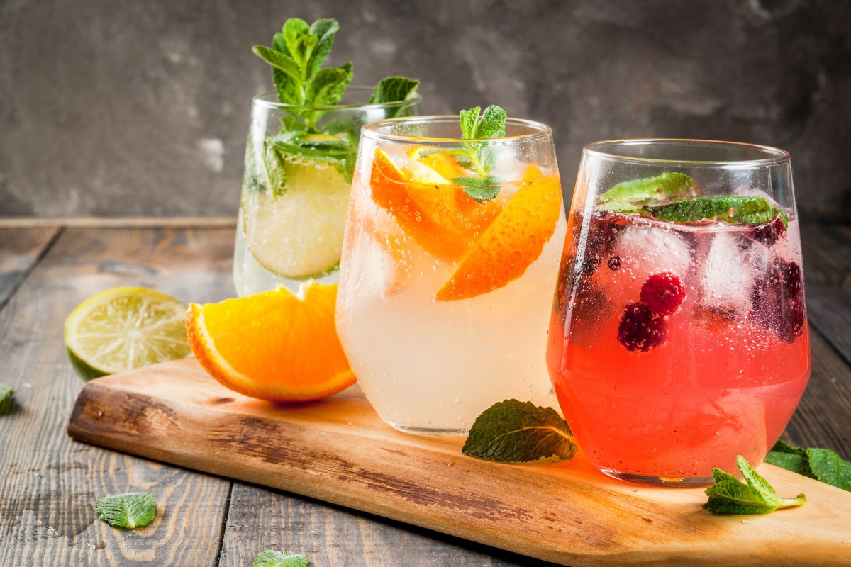 The 10 Best Bars in Seattle (and Their Best Craft Cocktails) header image.