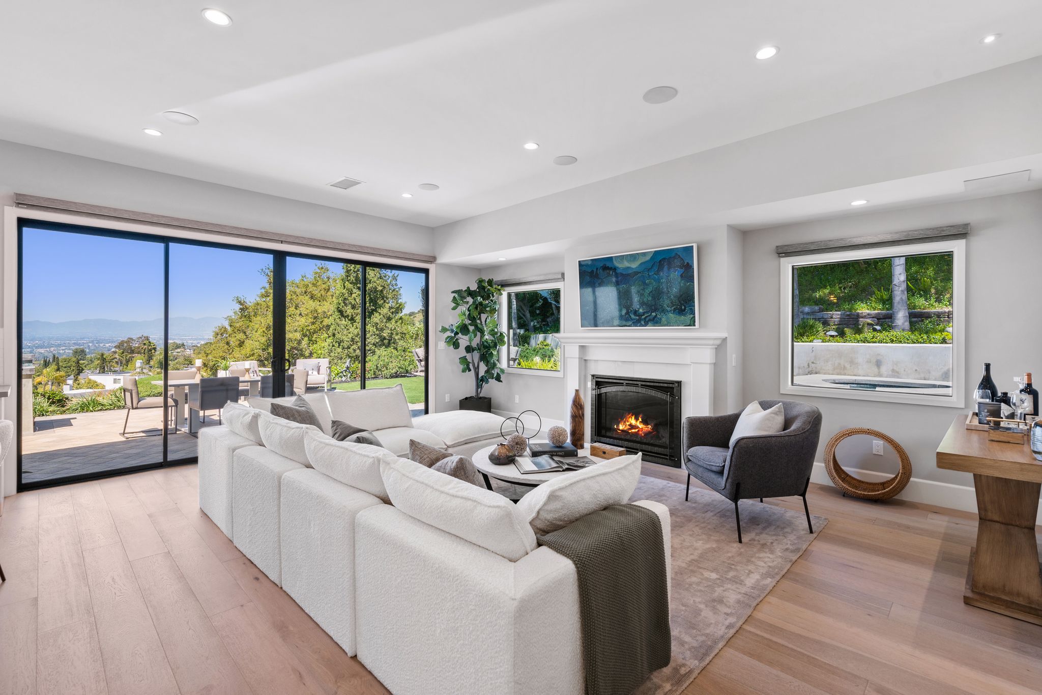 A dream home in the Hills... header image.