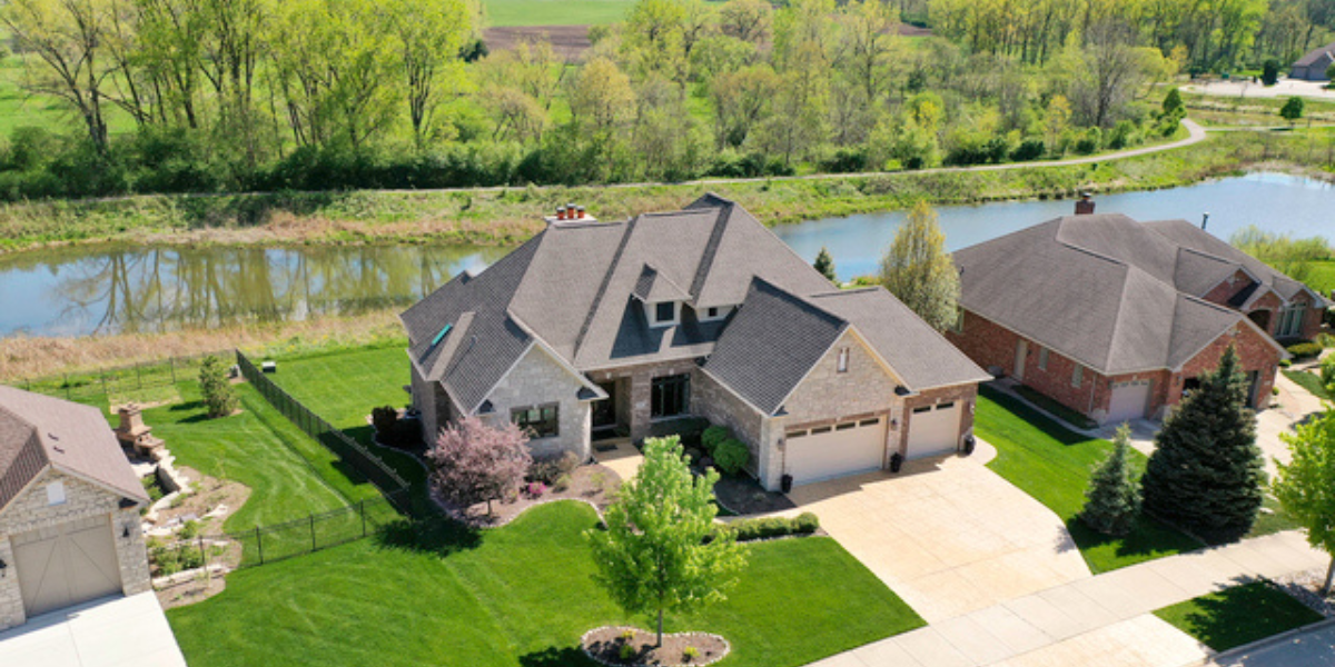 Why Working with a Real Estate Agent Can Help You Sell Your Home Faster header image.