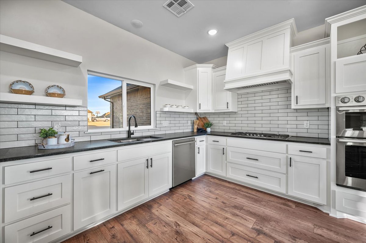 How common are price cuts for homes in Cottonwood (Yukon, OK) right now, and does it pay to start high or price competitively? header image.