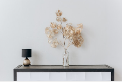 Effective Tips for Minimalist Home Staging header image.