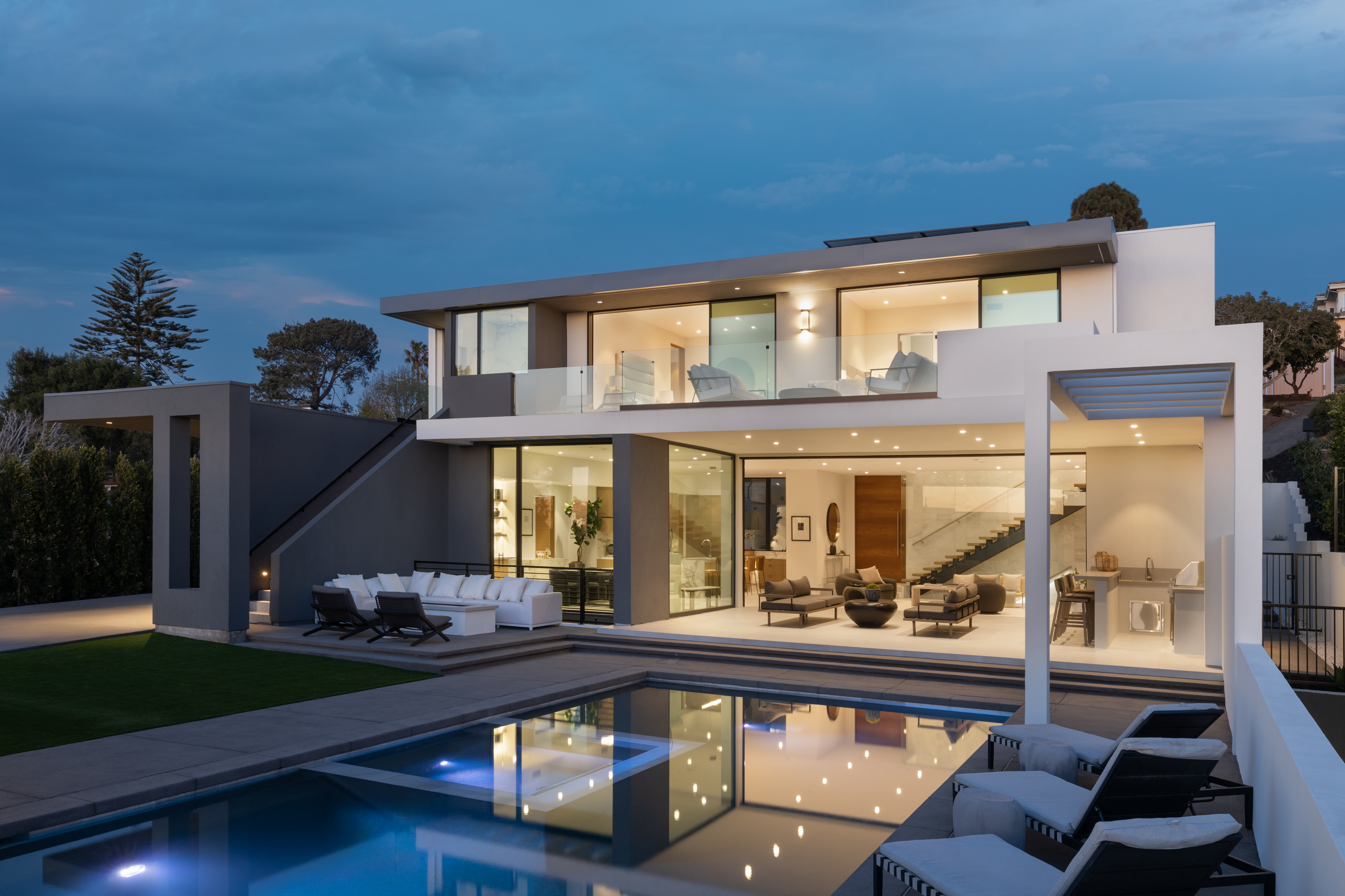 World Market Spotlight - 521 S. Rios Avenue, Solana Beach, CA - $11,850,000 header image.