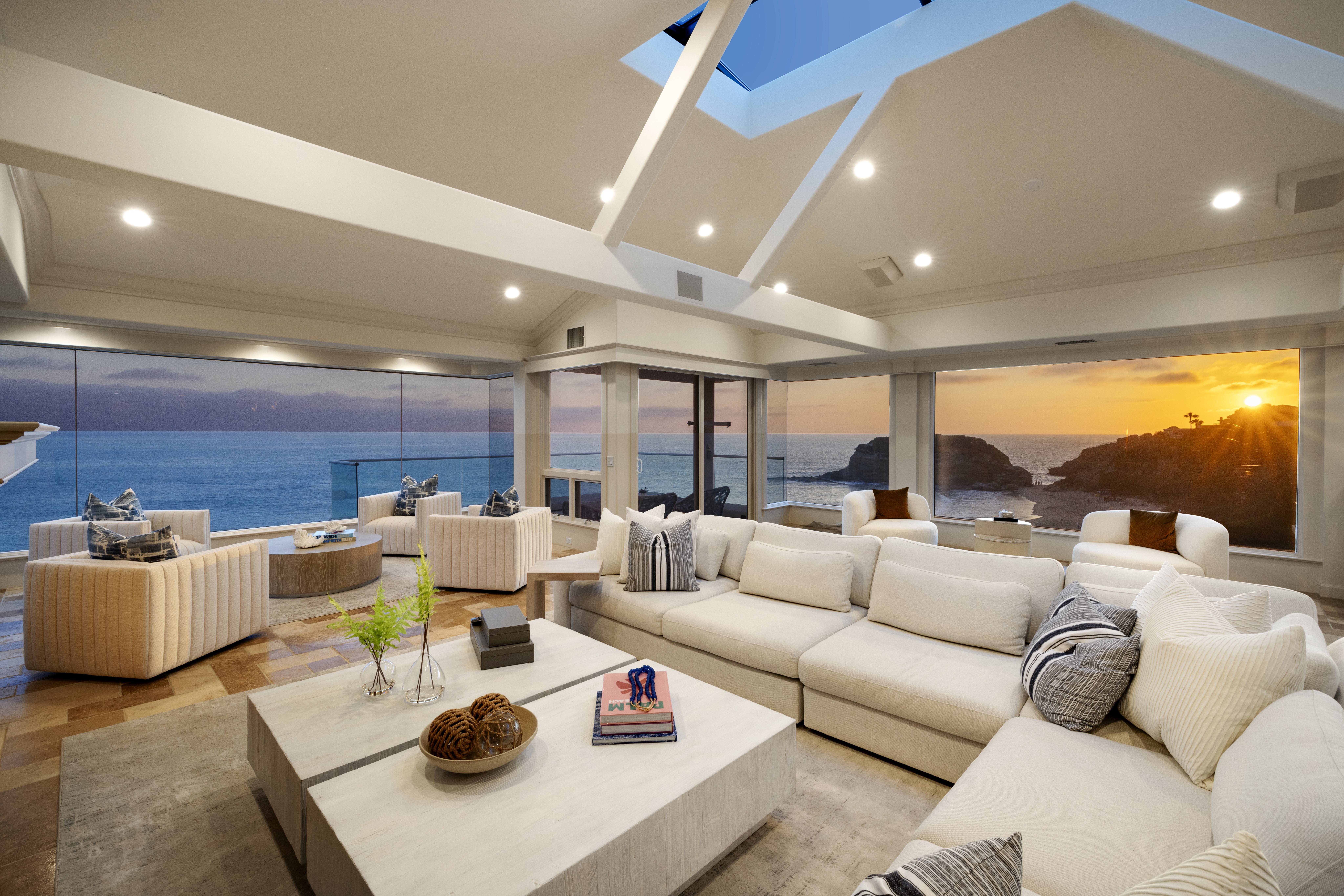 World Market Spotlight - 21 Bay Drive, Laguna Beach, CA - Offered at $25,900,000 header image.