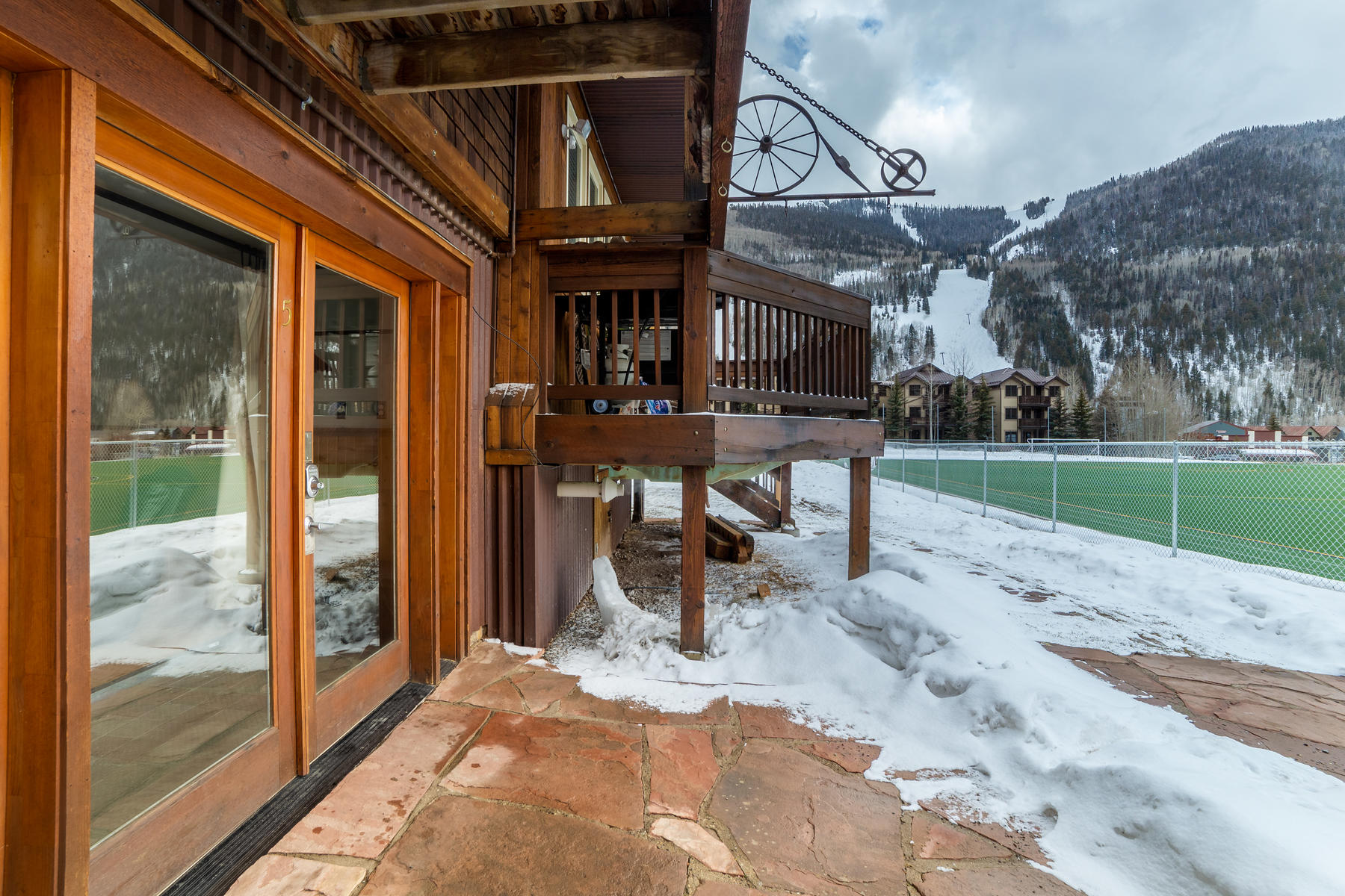 Just Listed! Tomboy Lodge D5 - 1 Bed/1 Bath header image.