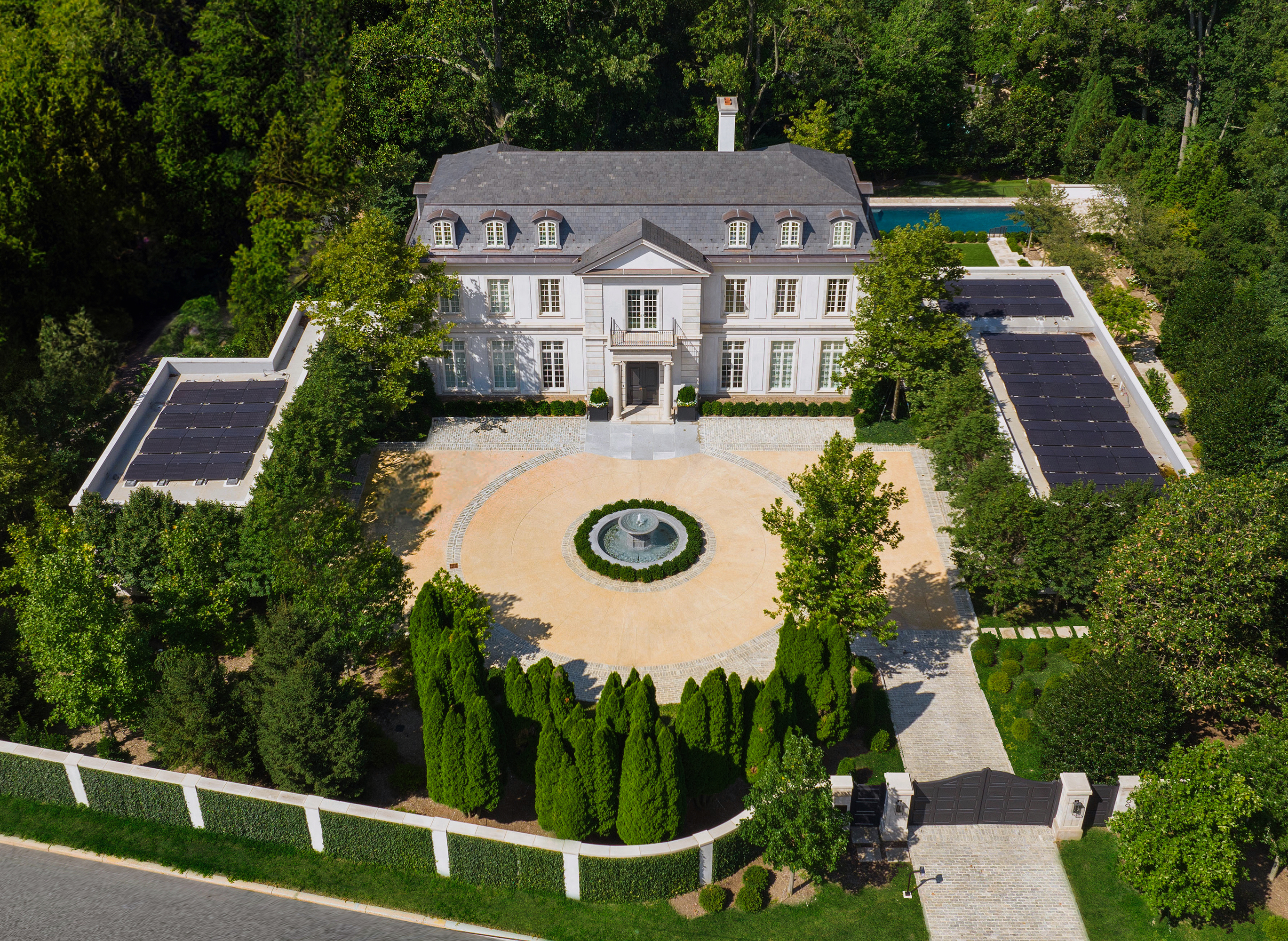 World Market Spotlight - 2400 Foxhall Road NW - Washington, DC 20007  - Offered for $28,995,000 header image.